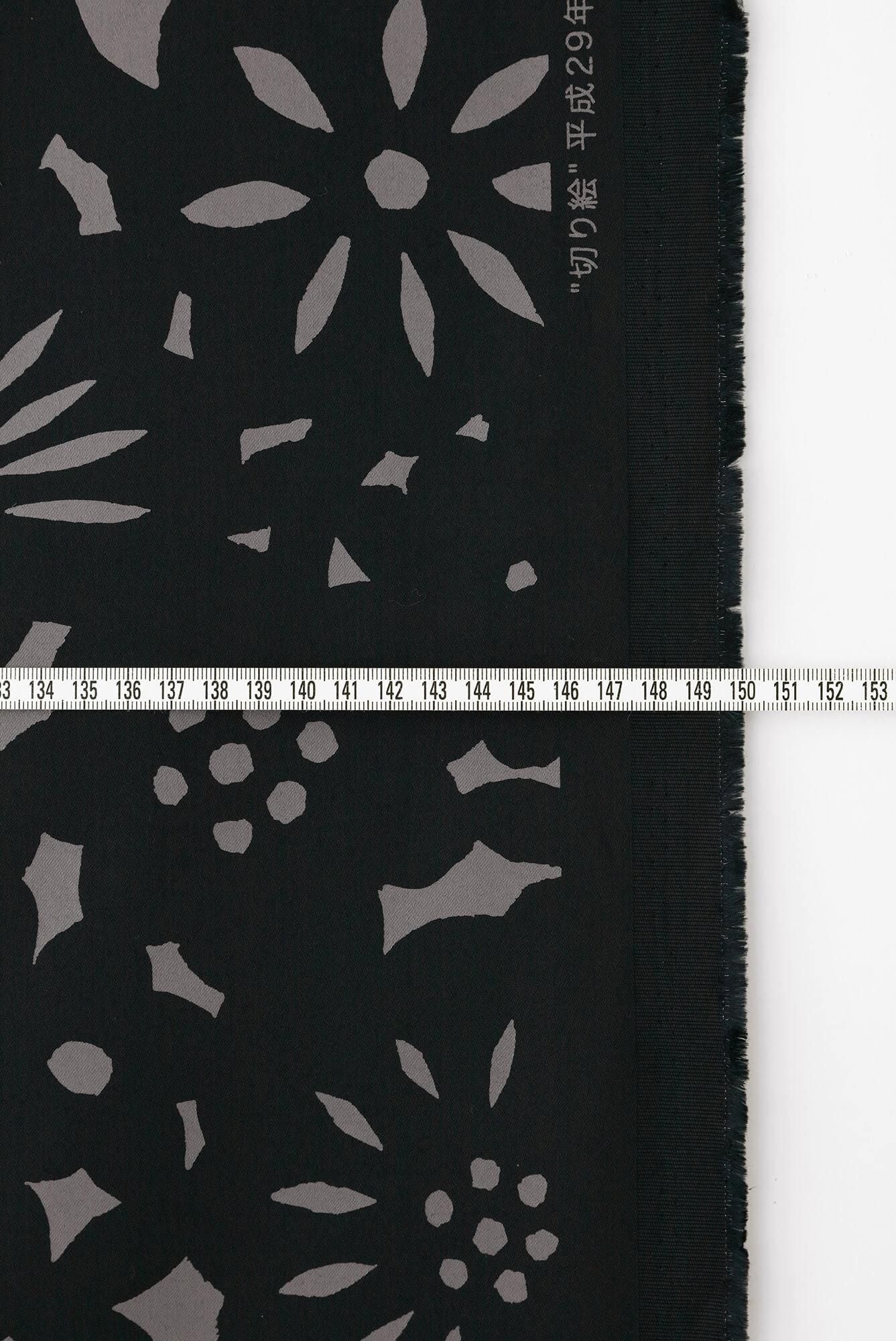 纺织品测量（SOU・SOU 拉伸缎面）/切割和边缘<50cm>