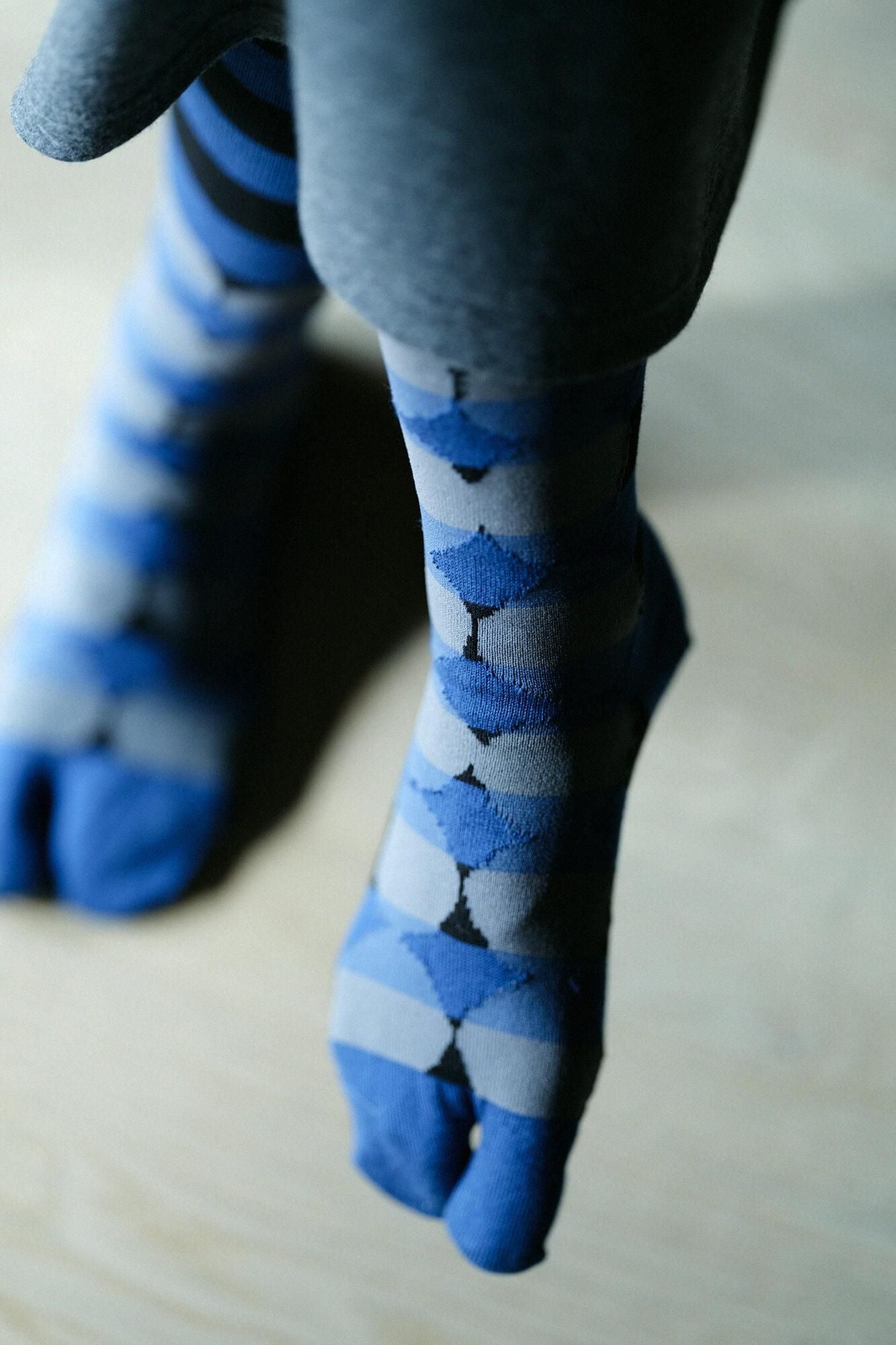 分趾襪（膝蓋長度）／彈珠與橫紋 寶藍色