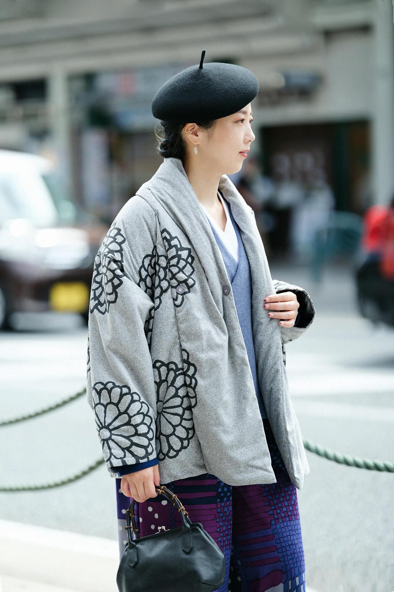 【net limited】Chambray Nel Omigoromo Kimono Coat Padded / Large Chrysanthemum Light Grey
