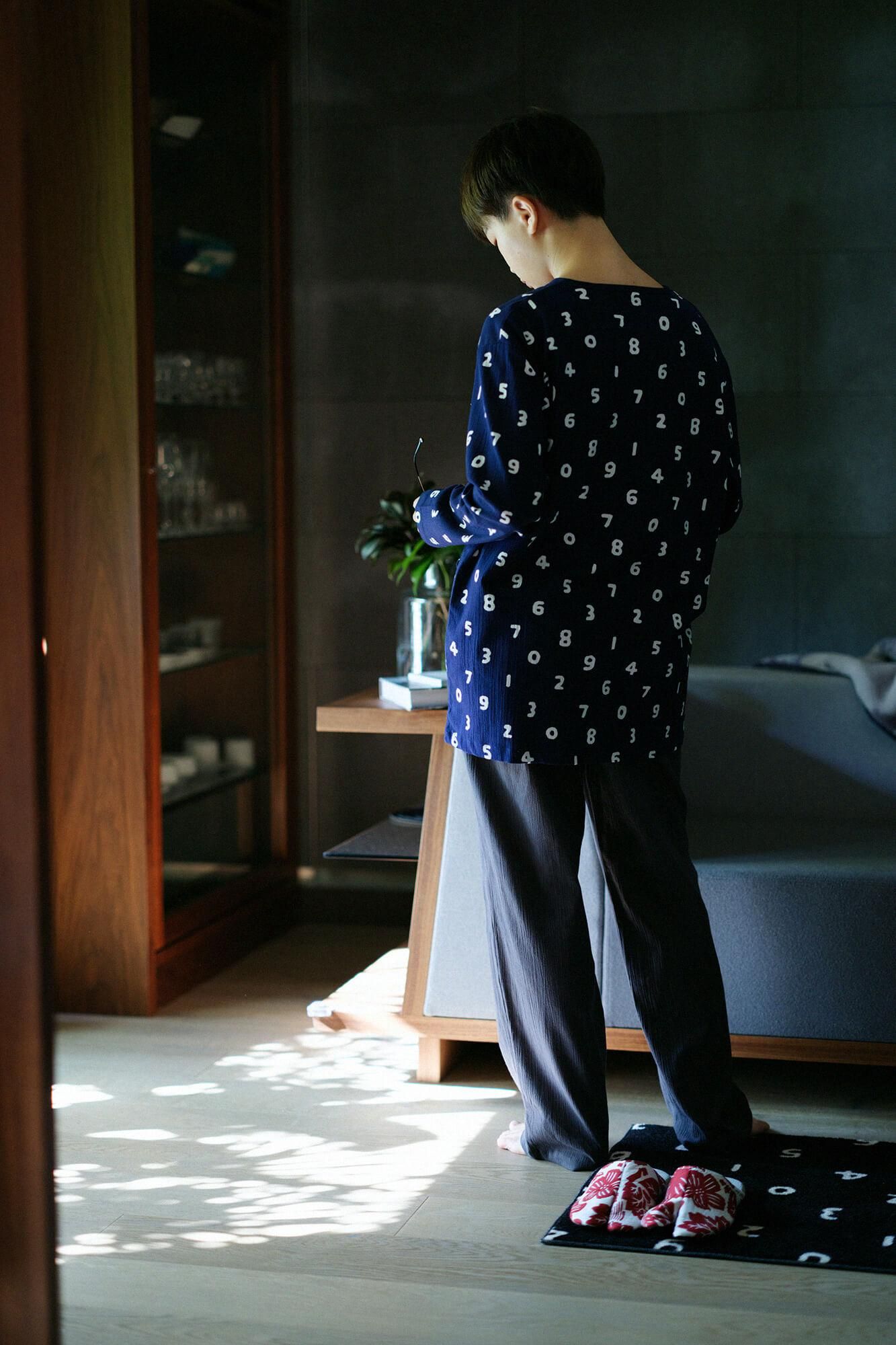 Chizimi Cotton 20/20 V-neck Textile Pajama/SO-SU-U Dark Blue x Dark Le