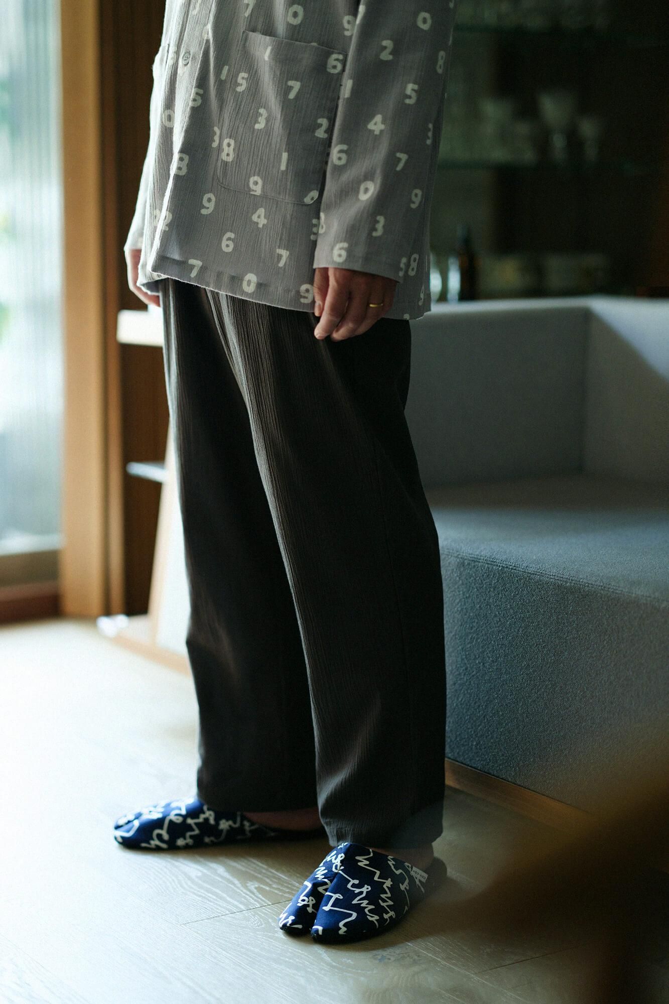 Takashima Sei 20/20 V-Neck Textile睡衣/SO-SU-U浅墨水（浅色）X深灰（Koihai）