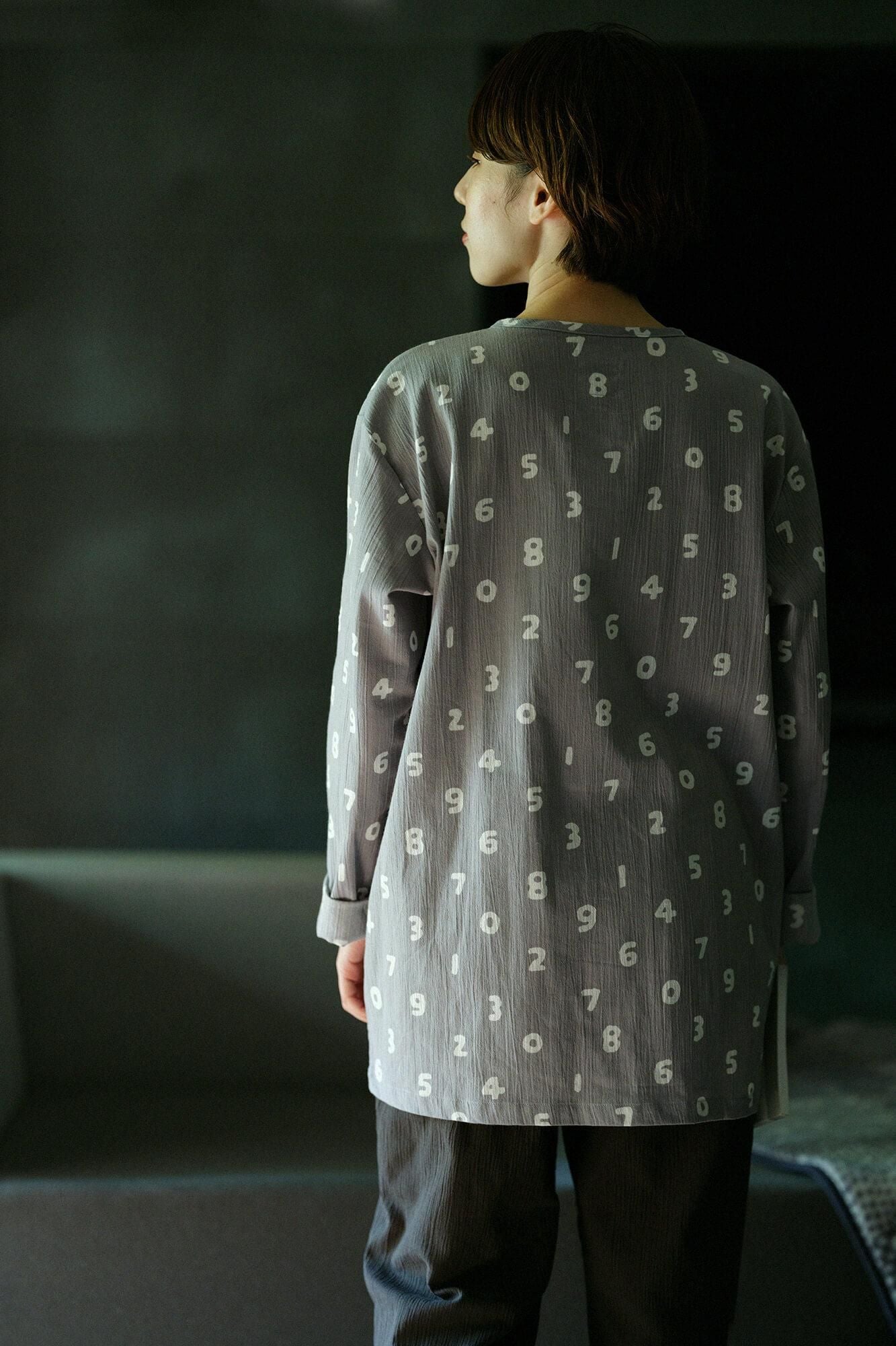 Takashima Sei 20/20 V-Neck Textile睡衣/SO-SU-U浅墨水（浅色）X深灰（Koihai）