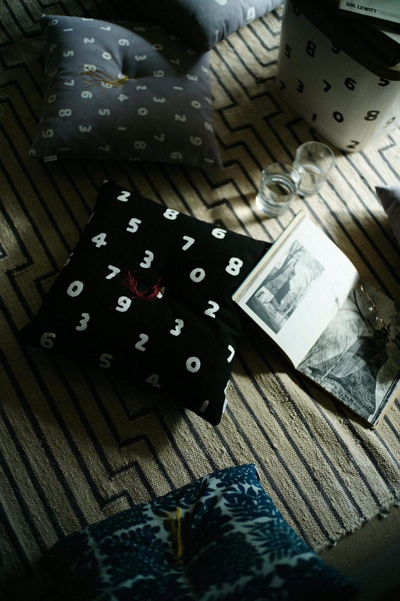 SOU・SOUKyoto Cushion（No.8 Canvas）／SO-SU-U Medium wet feather color (NuBaiiro) [※DeliveryApproximately 3 weeks]