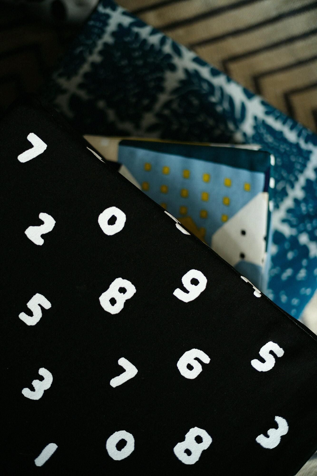 Box Cushion／SO-SU-U Medium wet feather color (NuBaiiro) [※DeliveryApproximately 3 weeks]