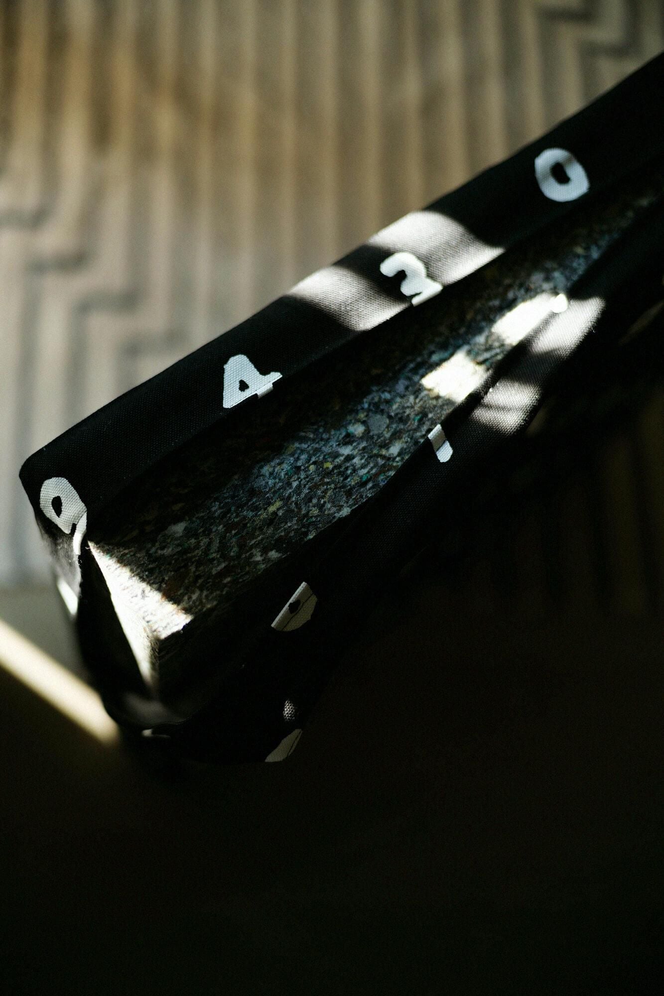 Box Cushion／SO-SU-U Medium wet feather color (NuBaiiro) [※DeliveryApproximately 3 weeks]