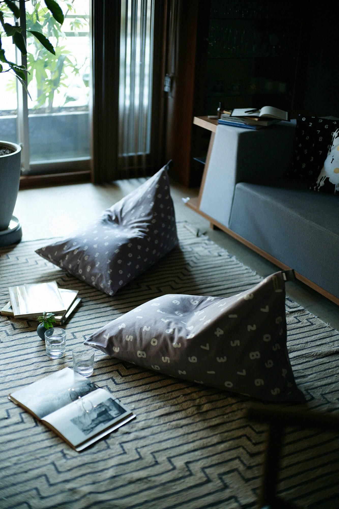 クッション座椅子／SO-SU-U 薄墨色（うすずみいろ）【※お届けに約3週間】