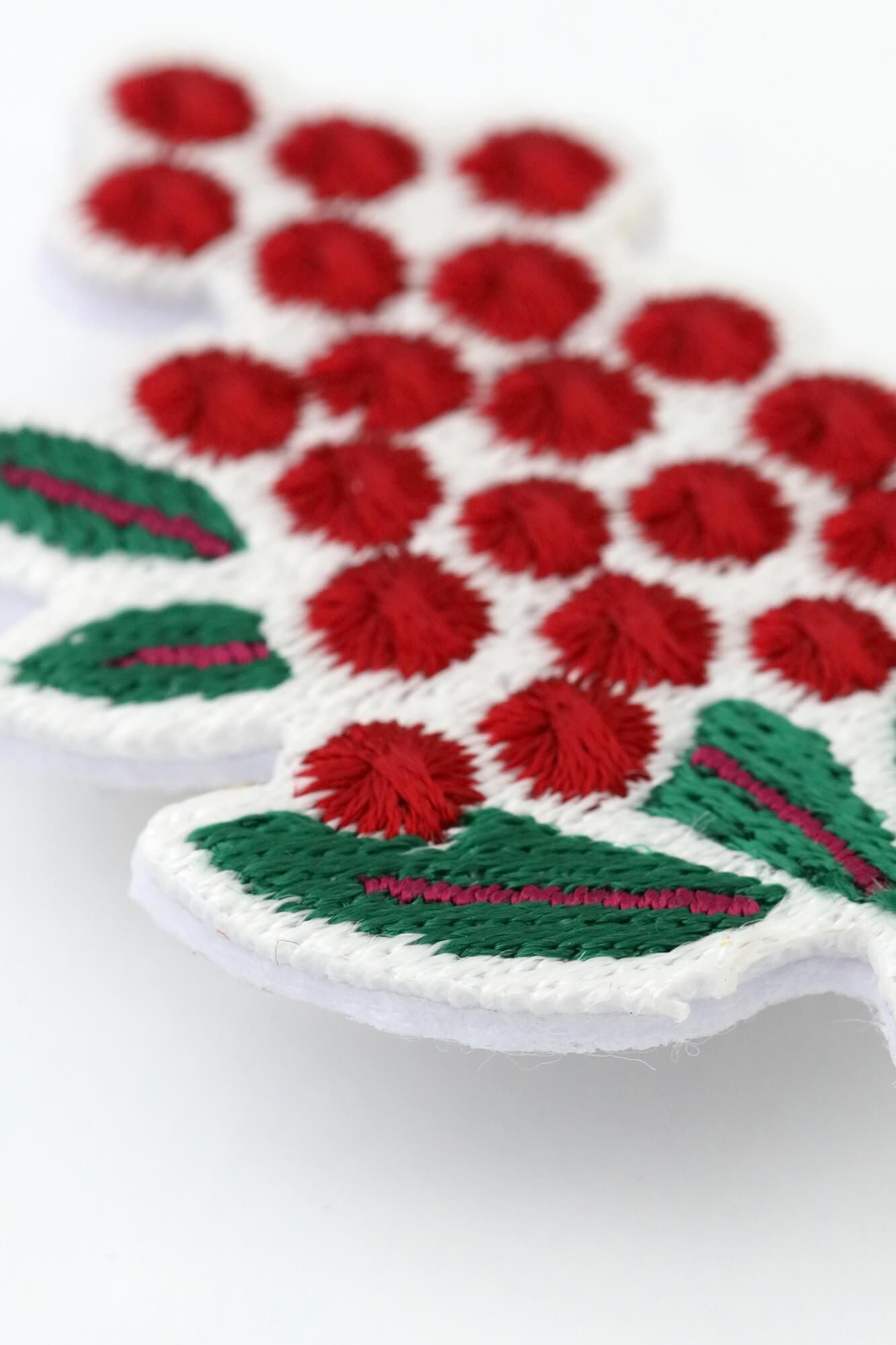 刺繍飾り（ししゅうかざり）／南天竹（なんてんちく）2