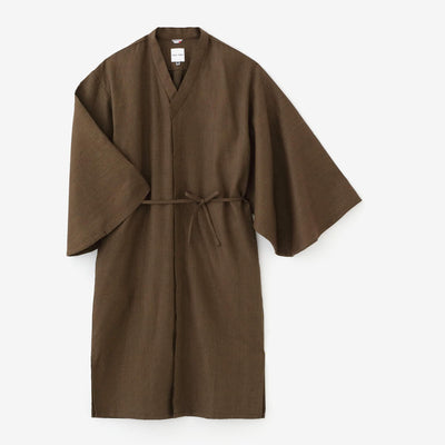 綿麻（めんあさ） 杉綾織（すぎあやおり） 薙刀かり衣（なぎなたかりごろも） 細衿（さざれえり）／沈香色（じんこういろ）