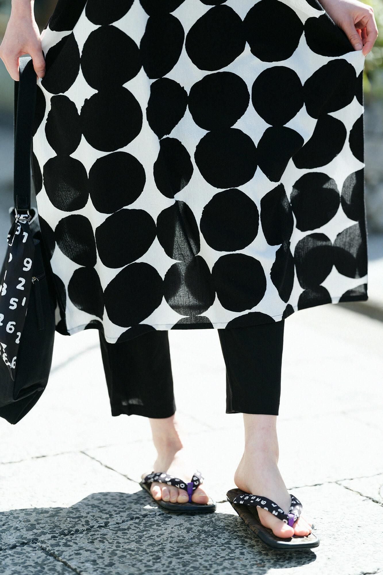 草履あさぶら 烏表／SO-SU-U昆（こん） 濡羽色（ぬればいろ）