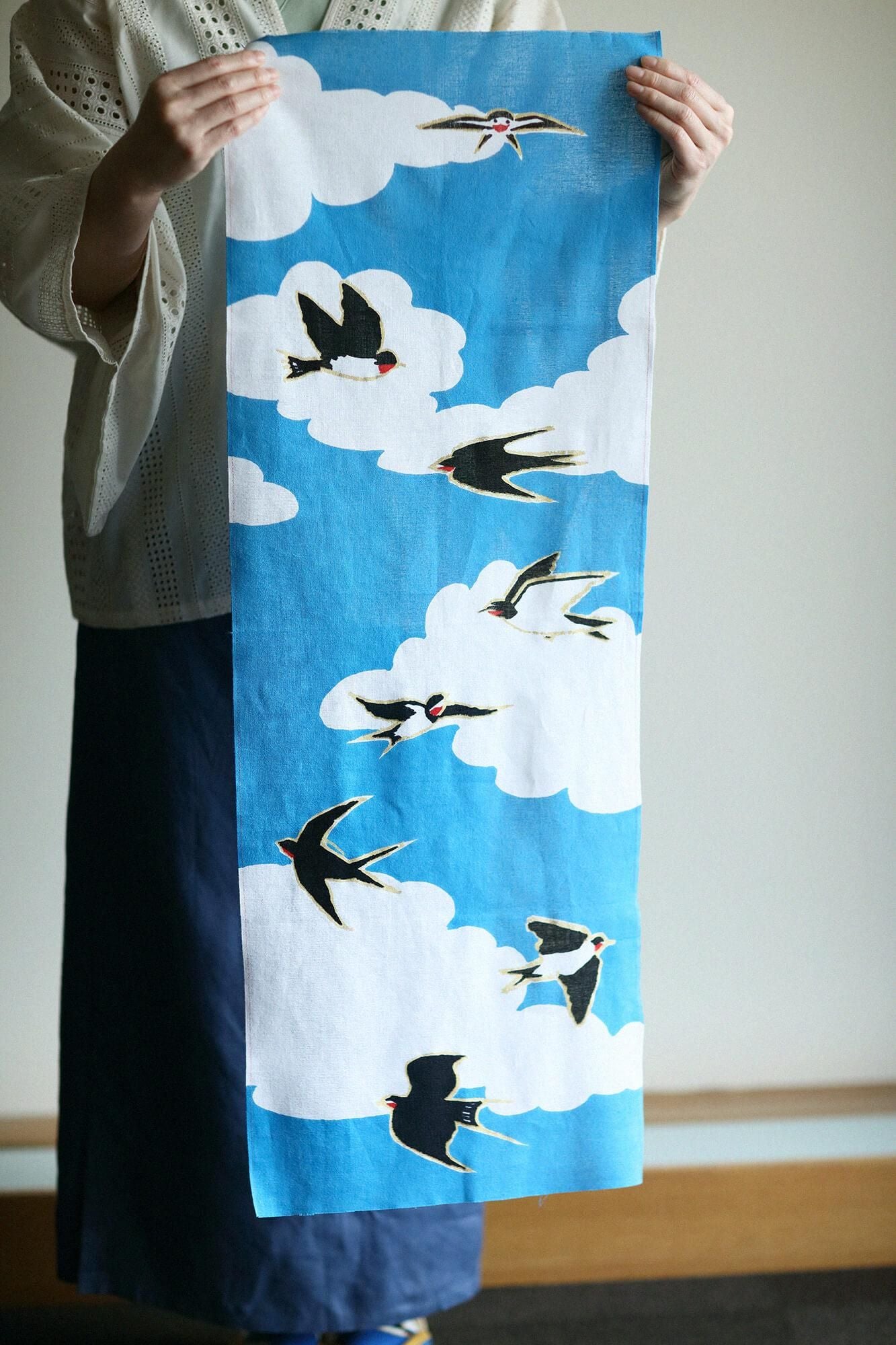 伊勢木綿 textile手ぬぐい／玄鳥至（つばめきたる）