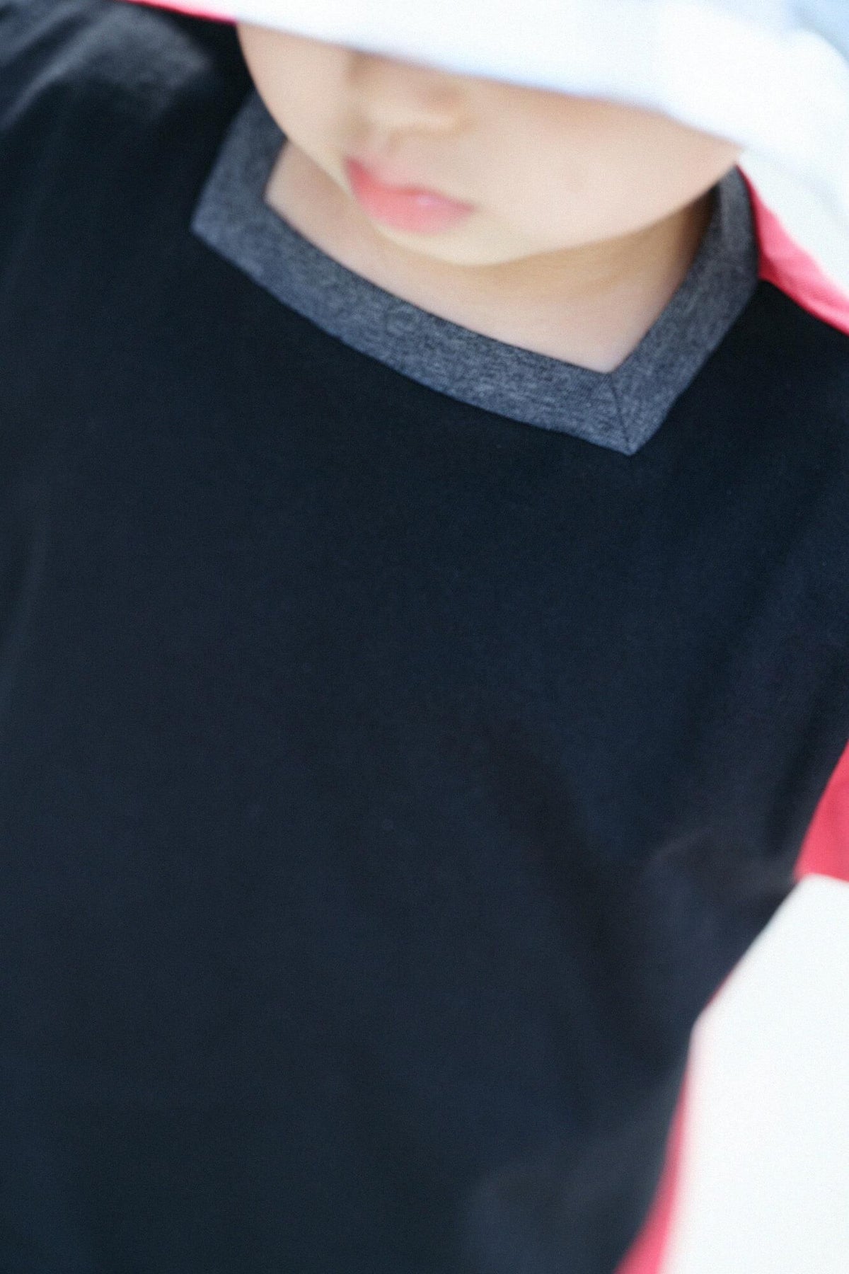 【net Limited 20%OFF】● Square Neck T-shirt Bi-color / Black × Red