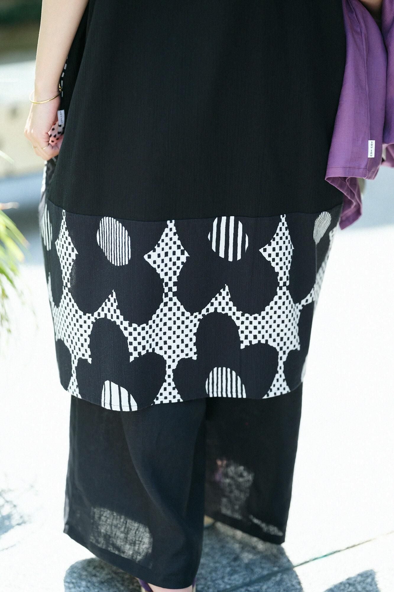 Chizimi Cotton 20/20 Rectangular Dress Bi-color Pattern on Hem / Black × Floral Pattern