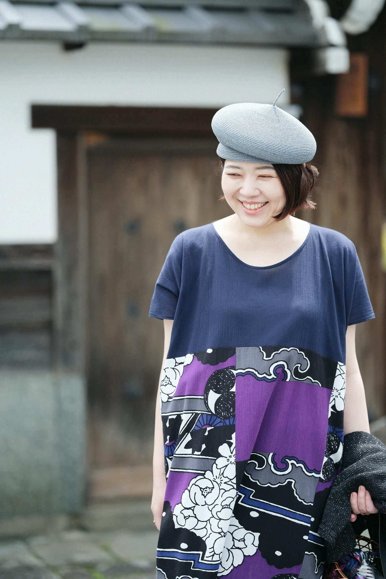 Takashima Chijimi 20/20 Rechteckiges Kleidungsstück (Kumi), Saummuster (Susomonyo) / Dunkelblau (Tomekon) x geneigt (Kabuku)