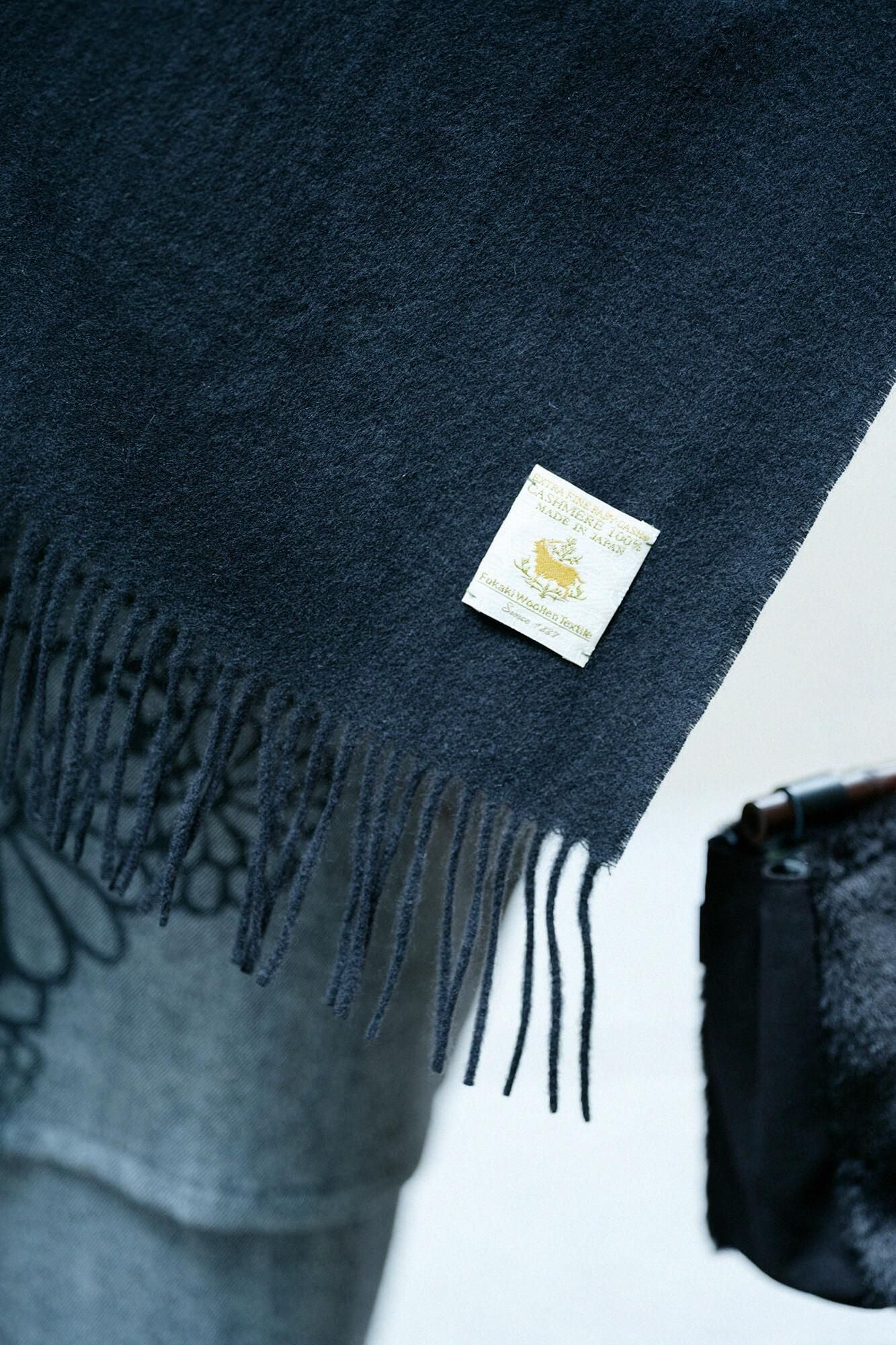 ベビーキャッシュ(R) ロングマフラー／墨黒（すみくろ）