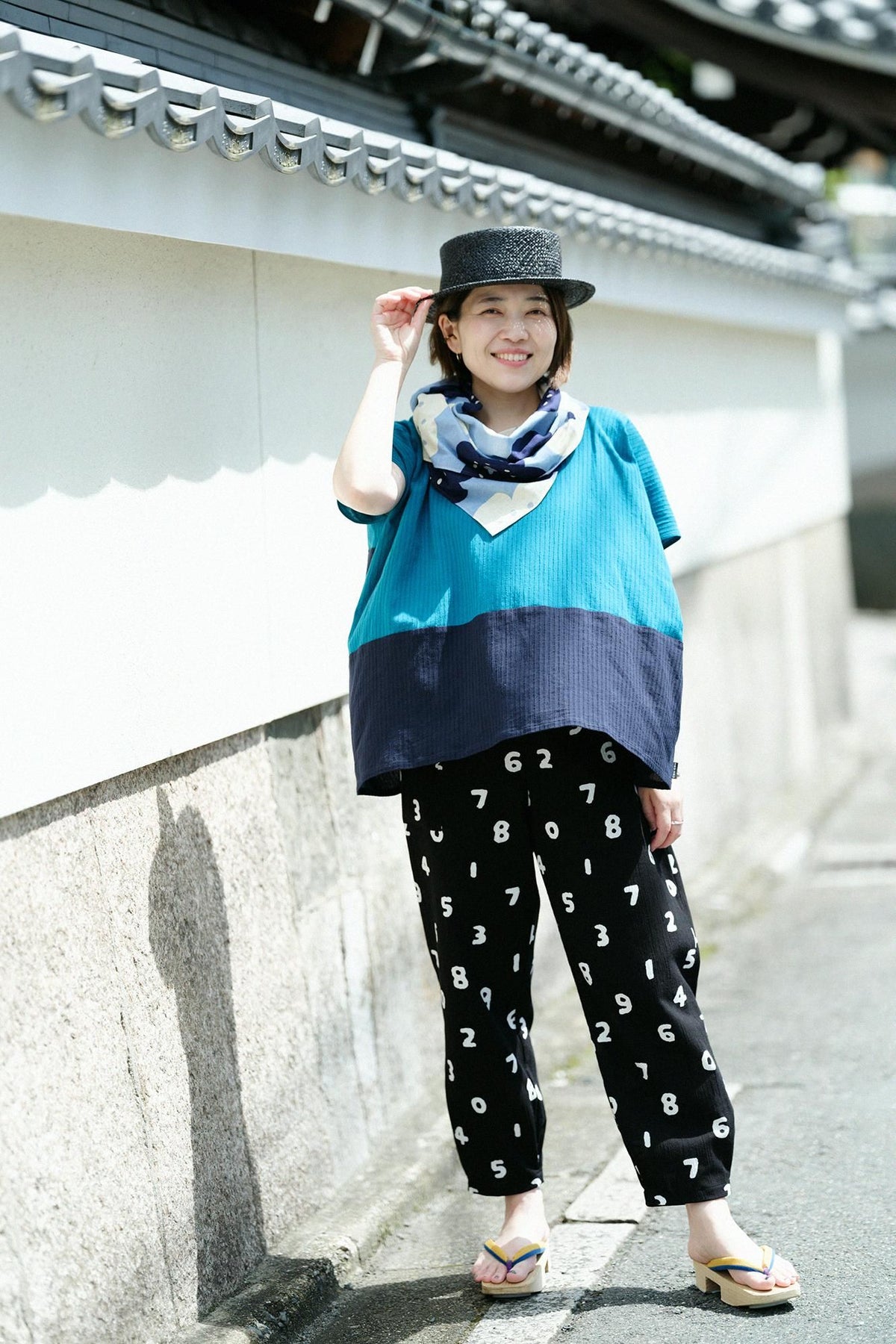 【Ships ard. 6/23】Isemomen Cotton Short Scarf / Smile Light Indigo Blue