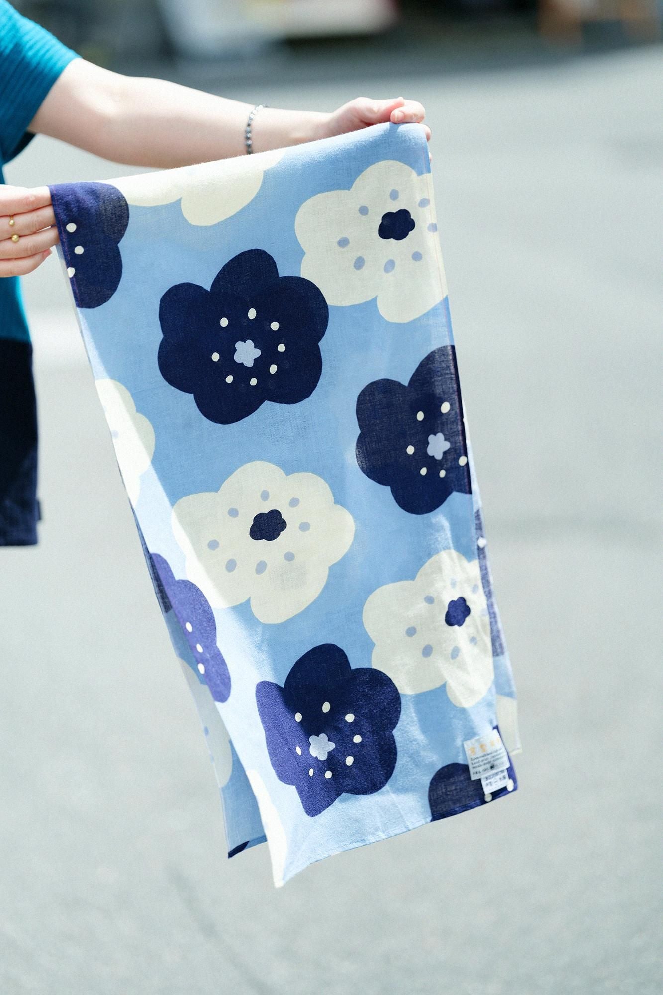 【Ships ard. 6/23】Isemomen Cotton Short Scarf / Smile Light Indigo Blue