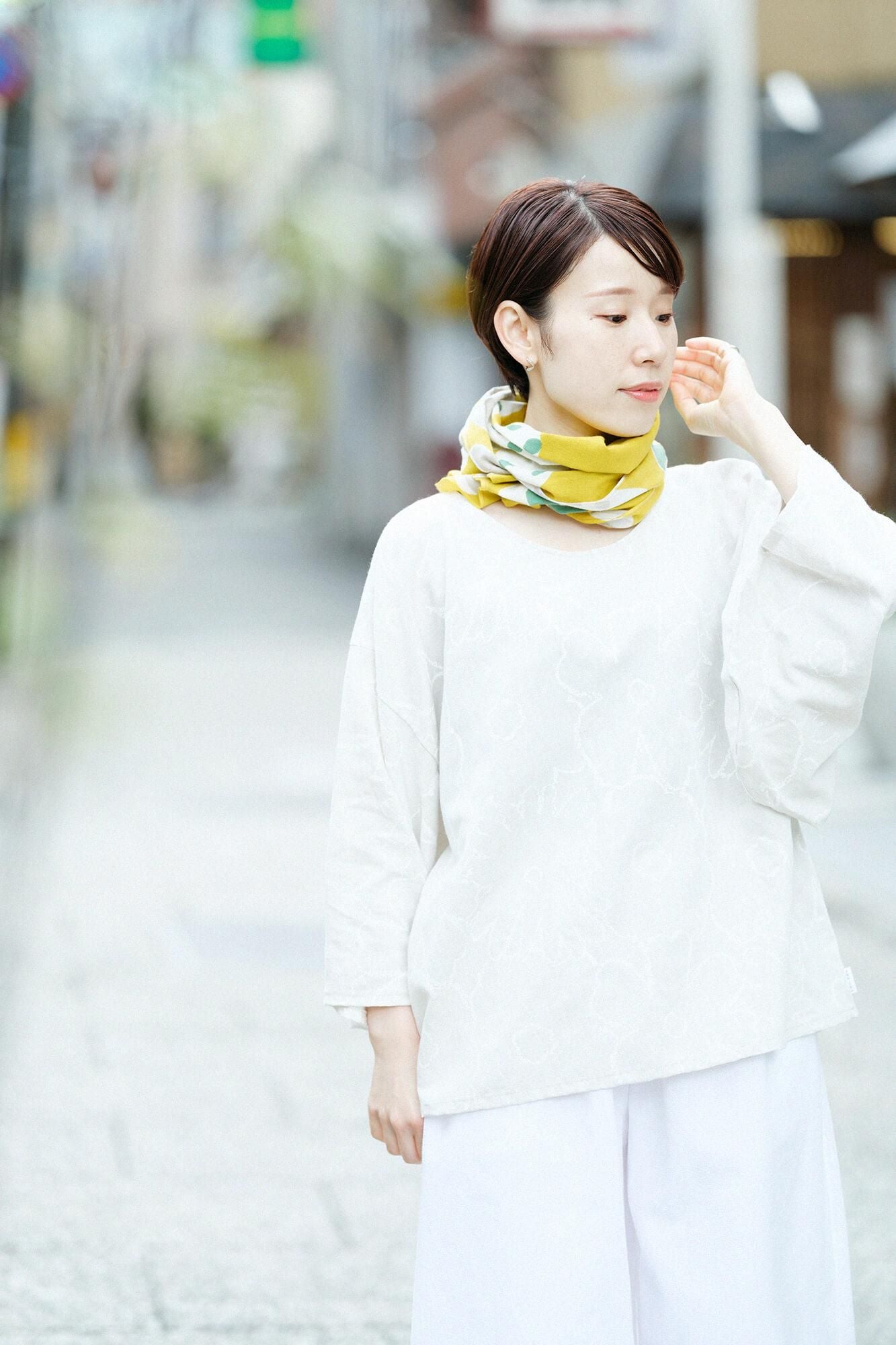 Isemomen Cotton Short Scarf / Burst Dark Gardenia