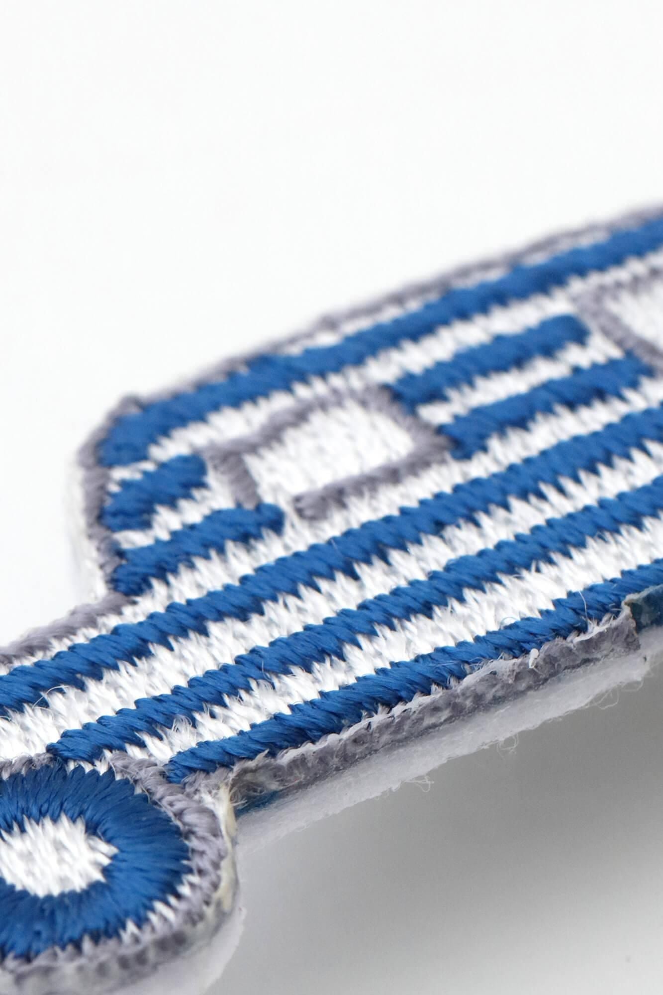 刺繍飾り（ししゅうかざり）／じどうしゃ あお