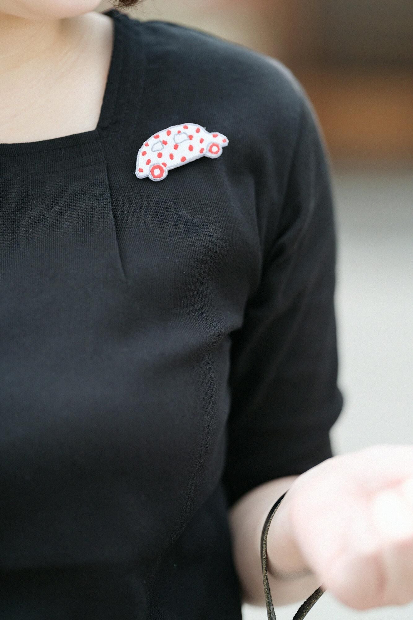 刺繍飾り（ししゅうかざり）／じどうしゃ あか