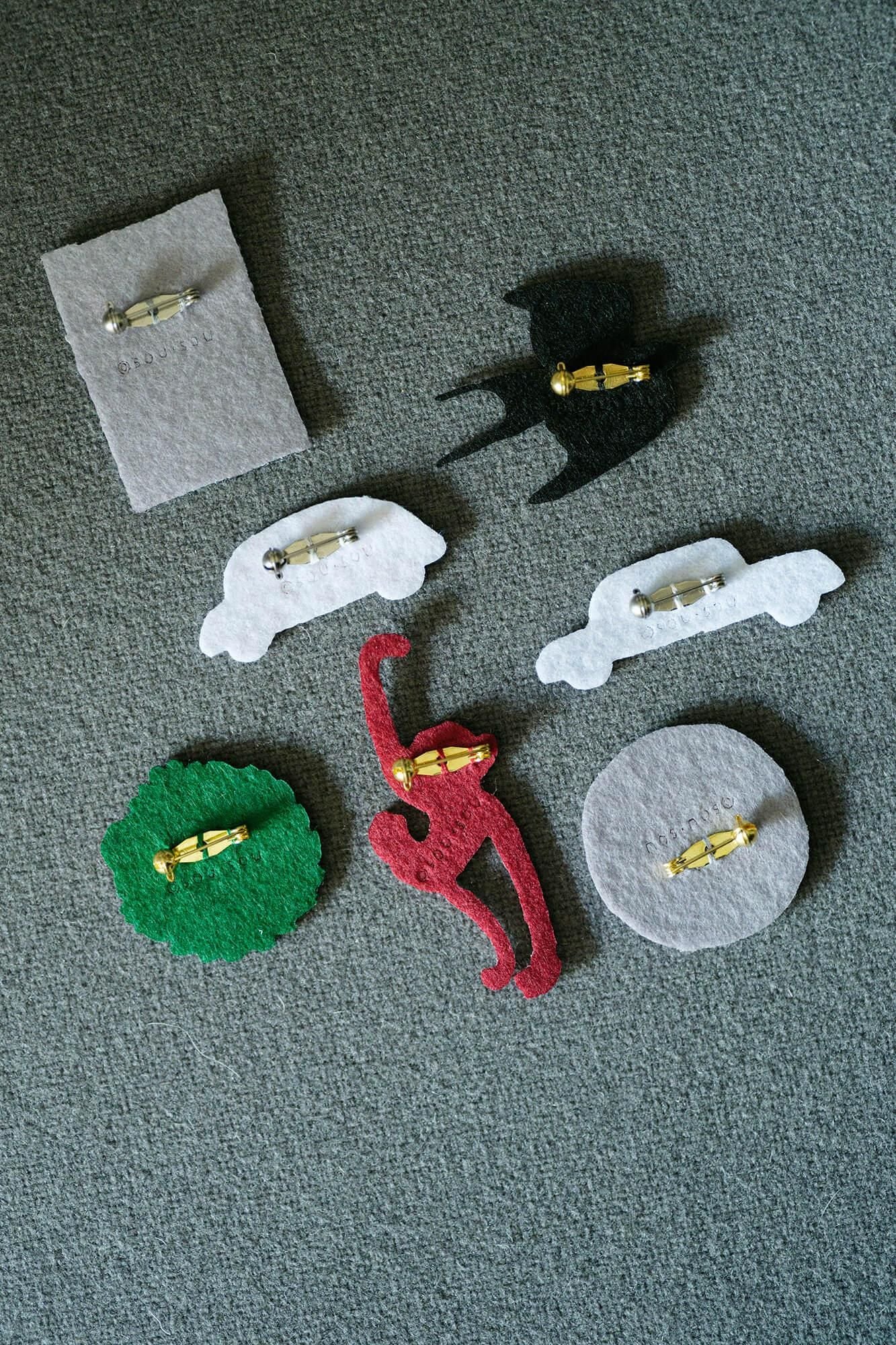 刺繍飾り（ししゅうかざり）／玄鳥至（つばめきたる）