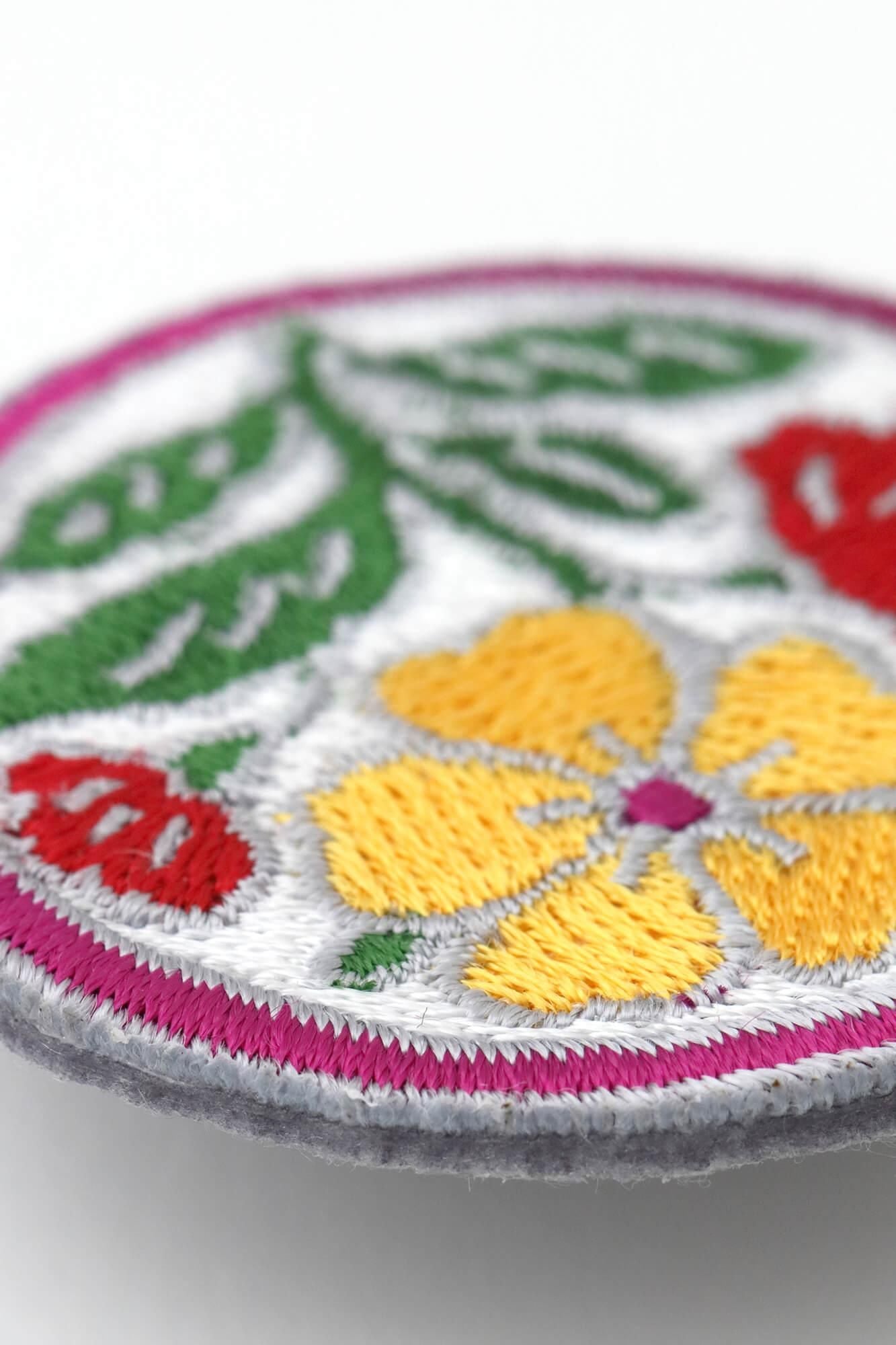 刺繍飾り（ししゅうかざり）／桃山桜（ももやまざくら）