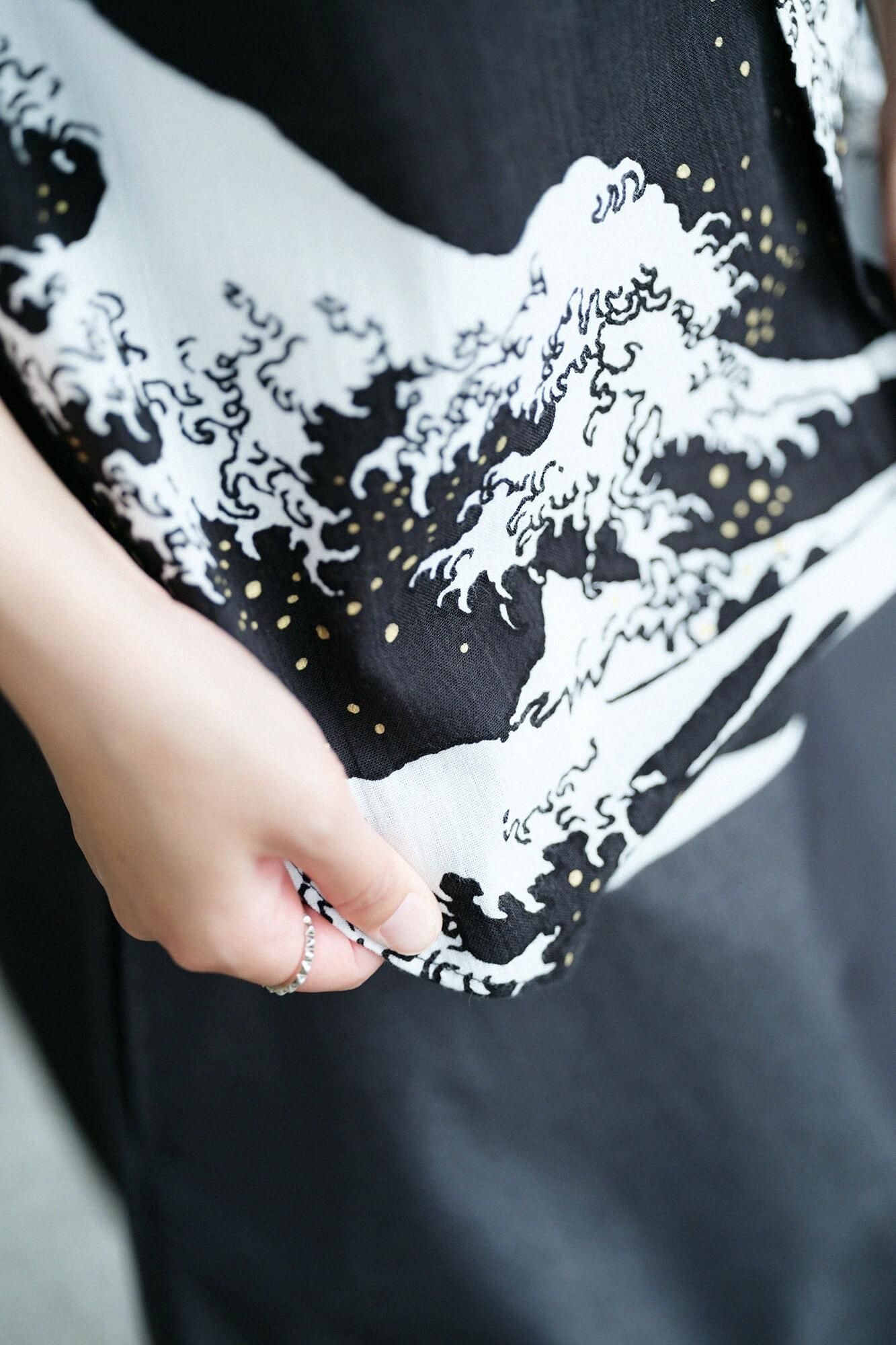 Chizimi Cotton 20/20 Stand Collar Short Sleeve Shirt / Hokusai The Great Wave off Kanagawa-Recreation