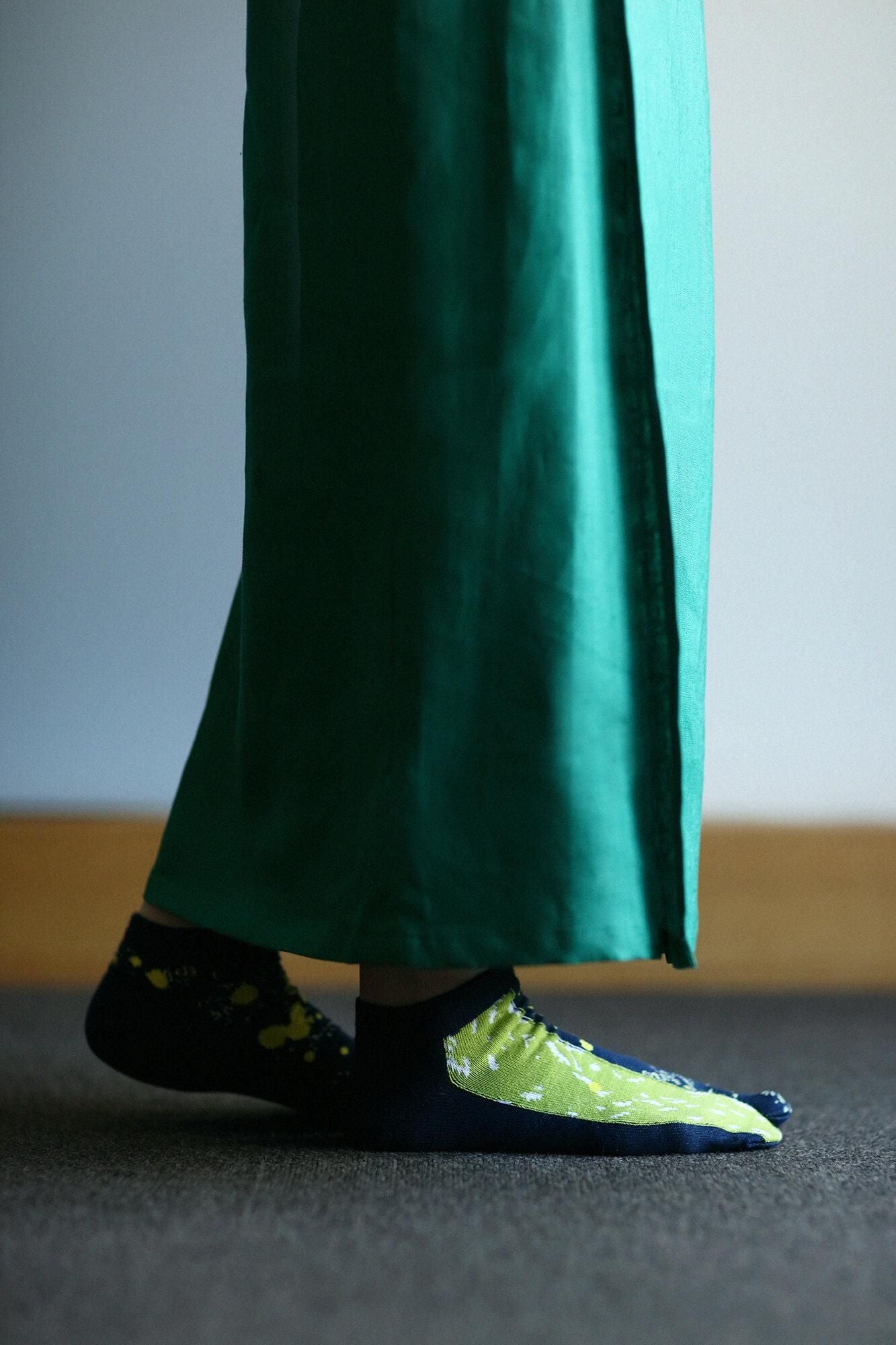 在塔比袜（脚踝的长度）下，腐烂的草（成为萤火虫）[适合男人和女人]