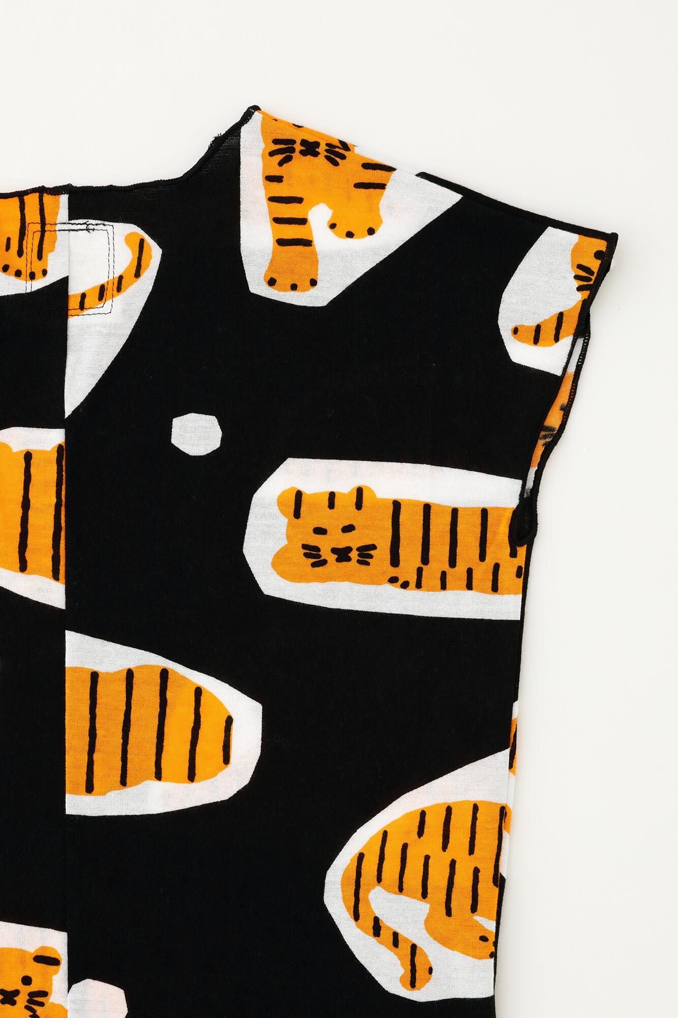 ●無袖上衣／虎