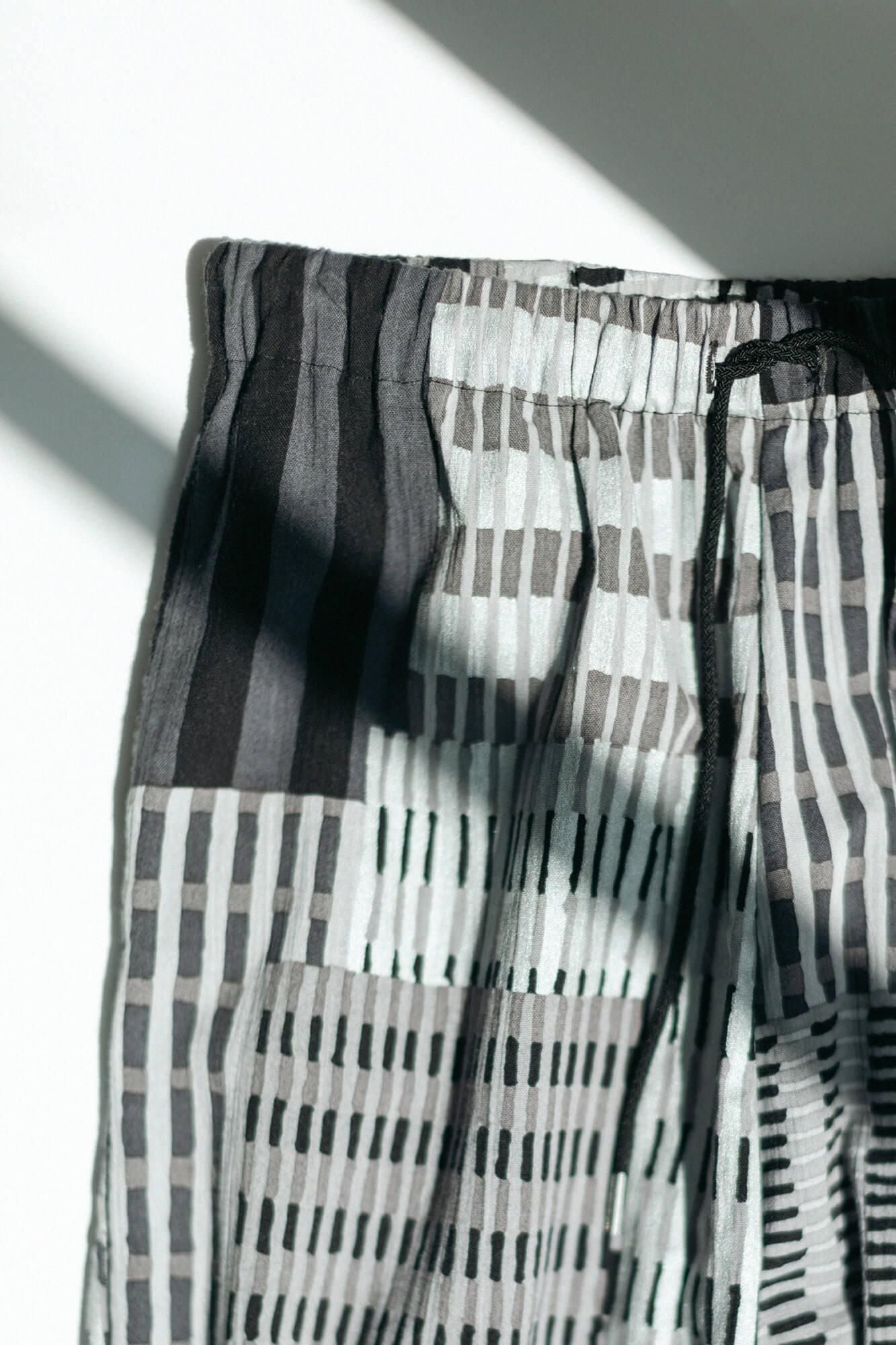 【官網限定】高島縮棉 20/20休閒窄管長褲/摩天大樓