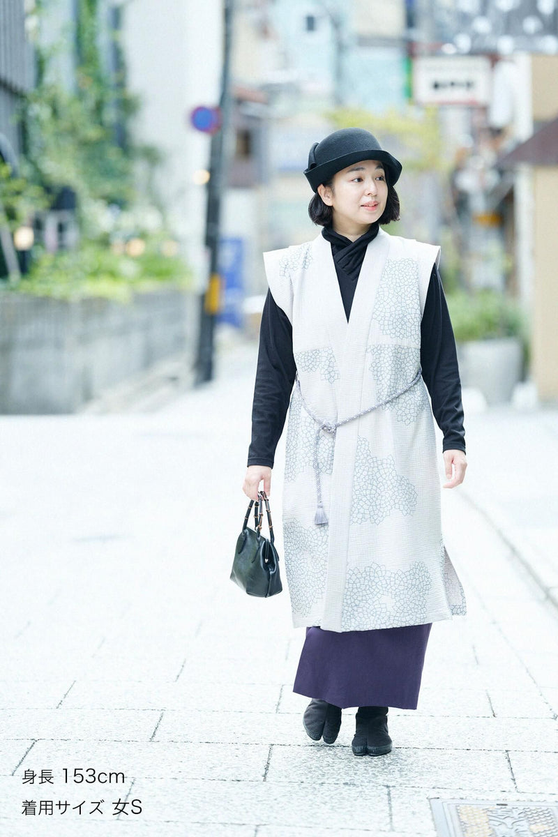 Matelasse Shoujou Vest Shoulder Tuck