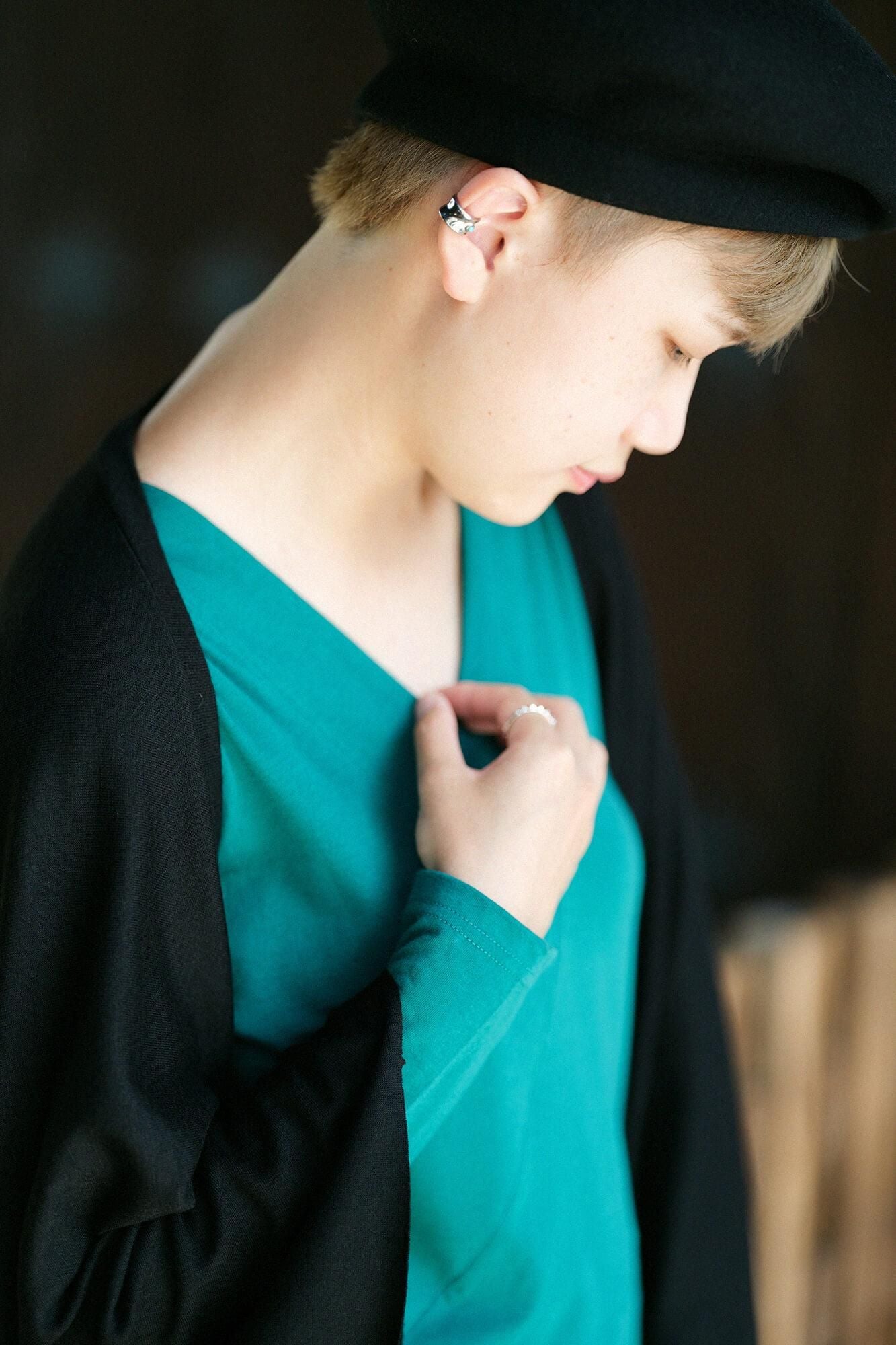 V領上衣 長袖／深綠色