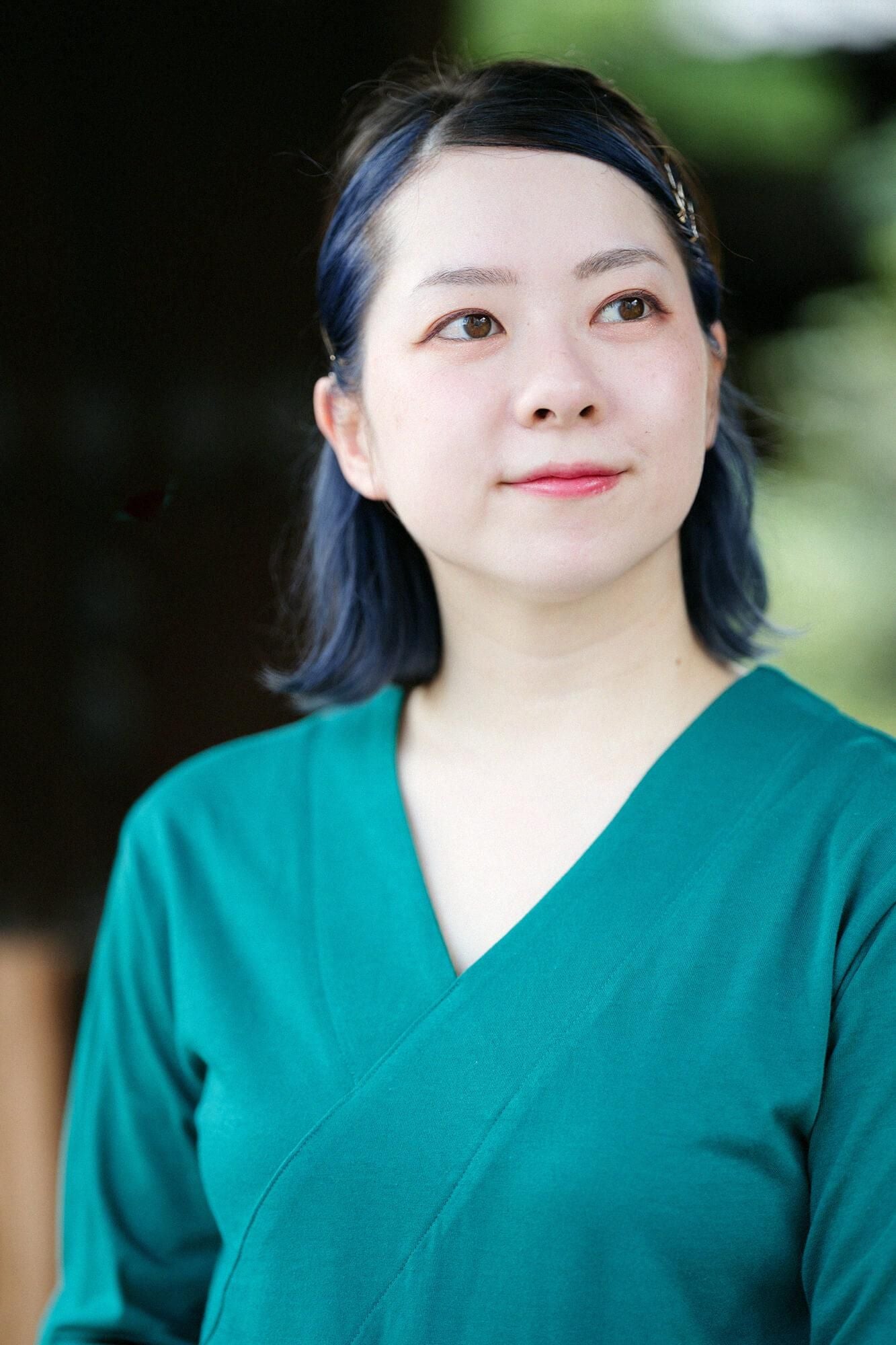 V領上衣 長袖／深綠色