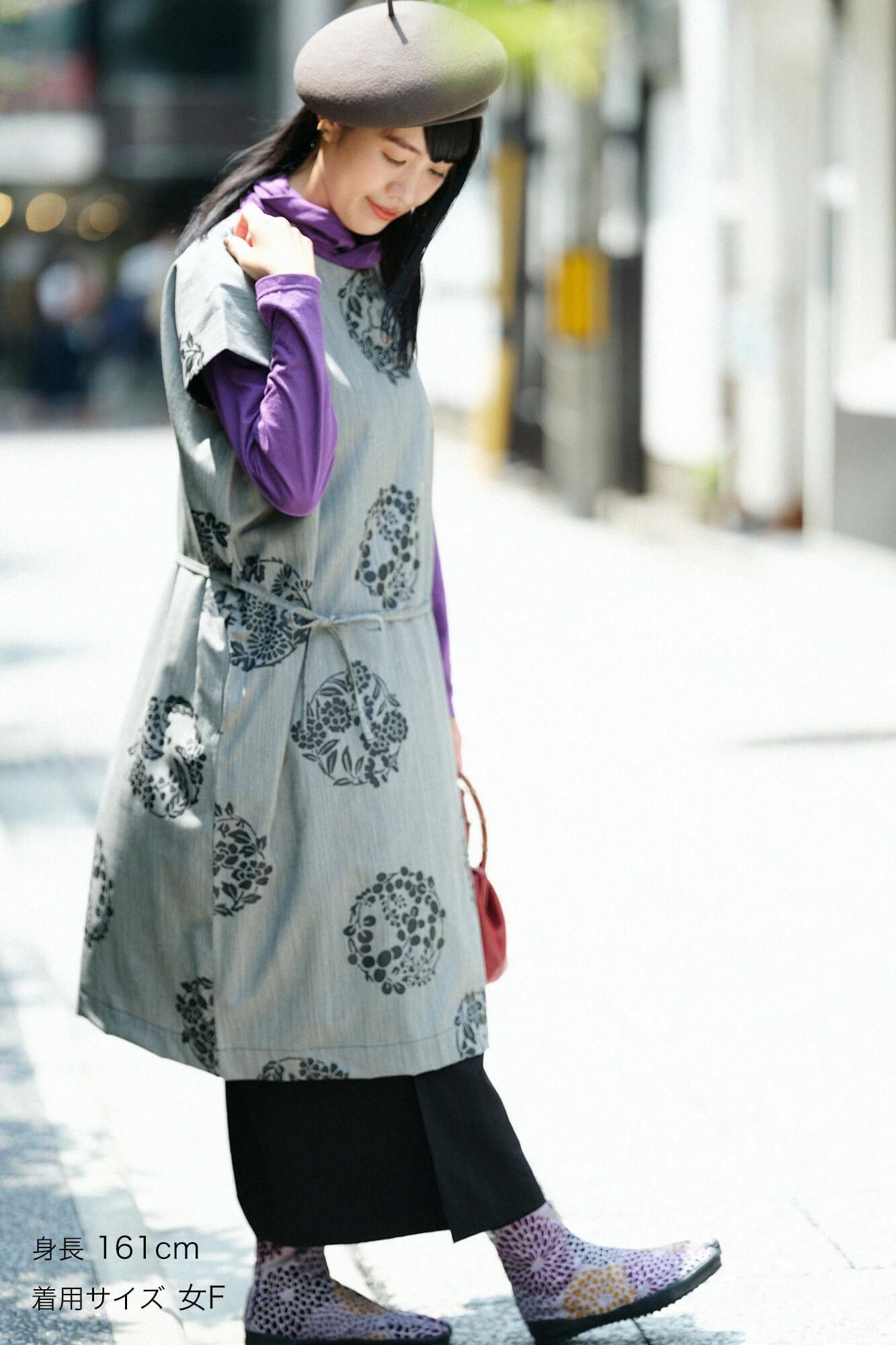 Flyer mit rechteckigem Kammgarn-Roben-/Hanamaru-Muster