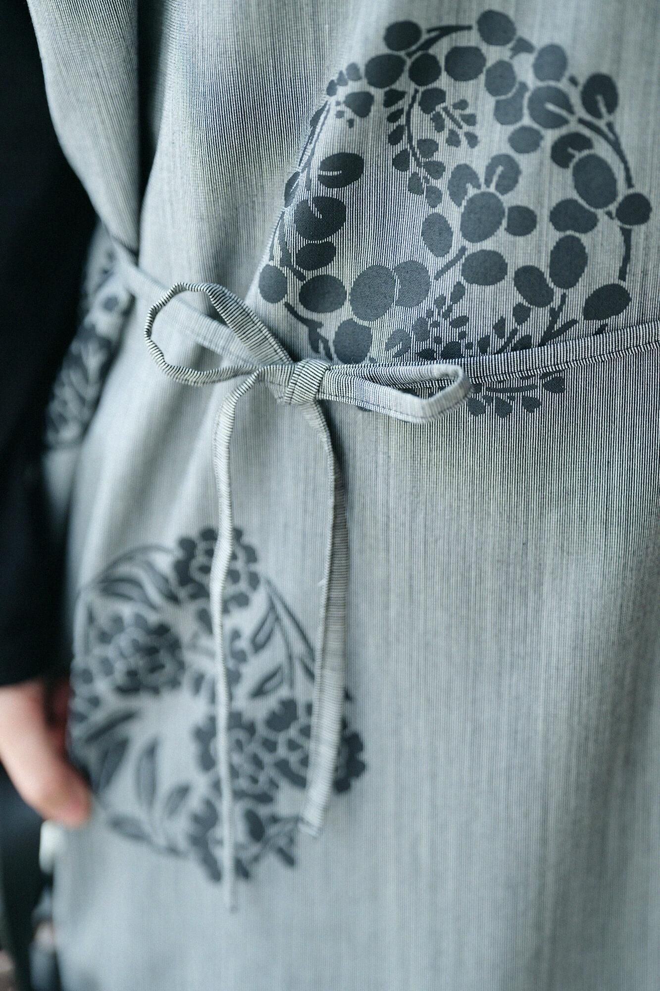 Flyer mit rechteckigem Kammgarn-Roben-/Hanamaru-Muster