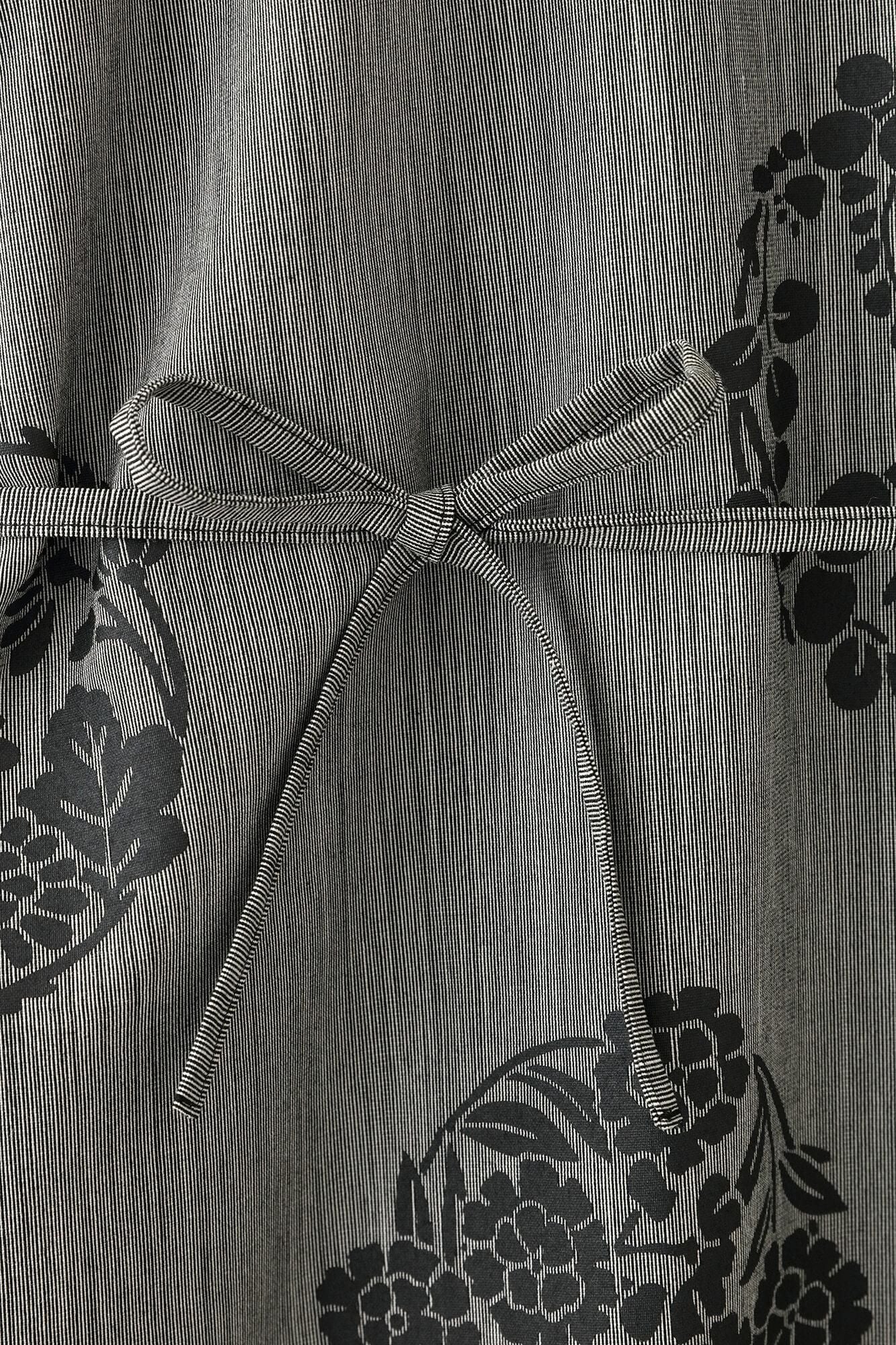 Flyer mit rechteckigem Kammgarn-Roben-/Hanamaru-Muster