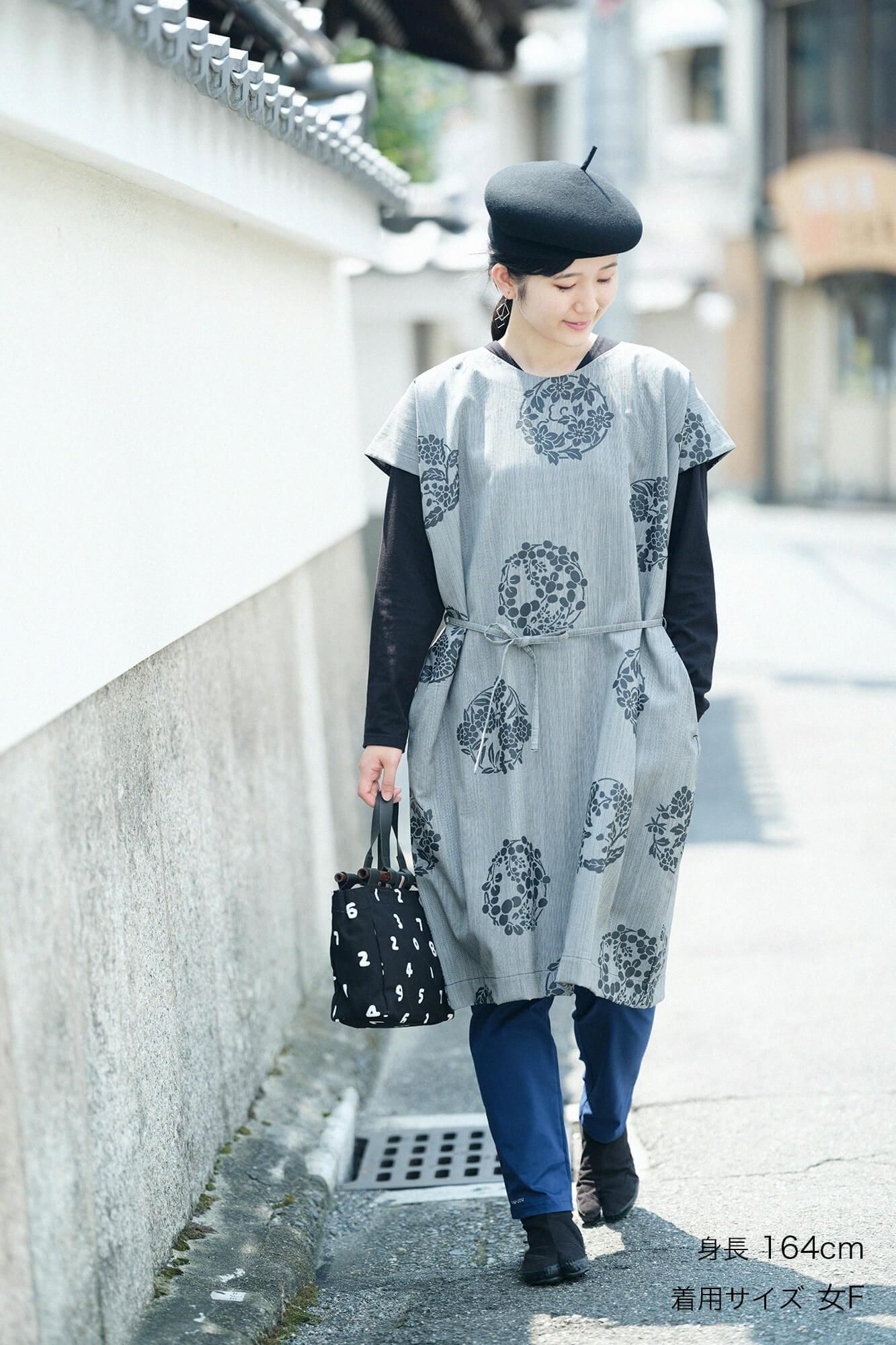 Flyer mit rechteckigem Kammgarn-Roben-/Hanamaru-Muster