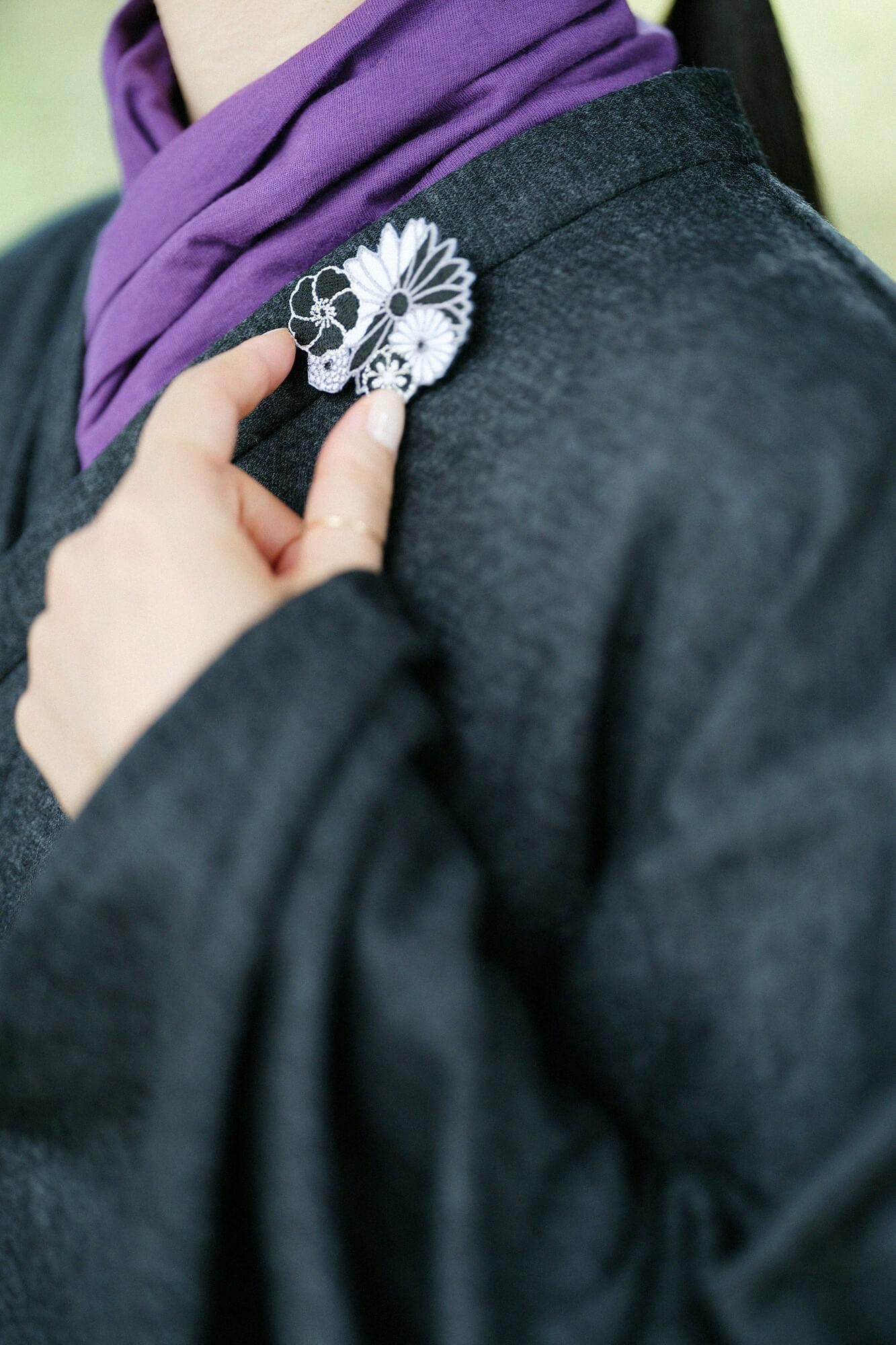 刺繍飾り（ししゅうかざり）／金襴緞子（きんらんどんす） 夜色（やしき ）