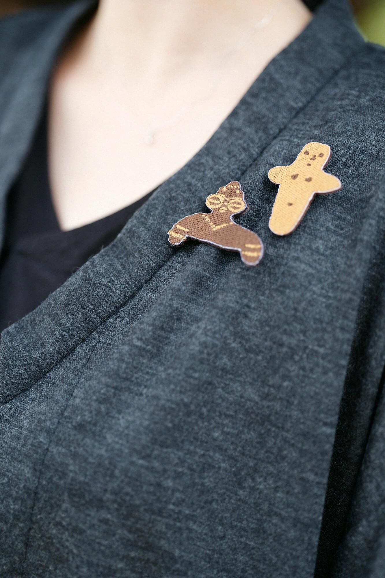 刺繍飾り（ししゅうかざり）／土偶（どぐう） 板状（ばんじょう）