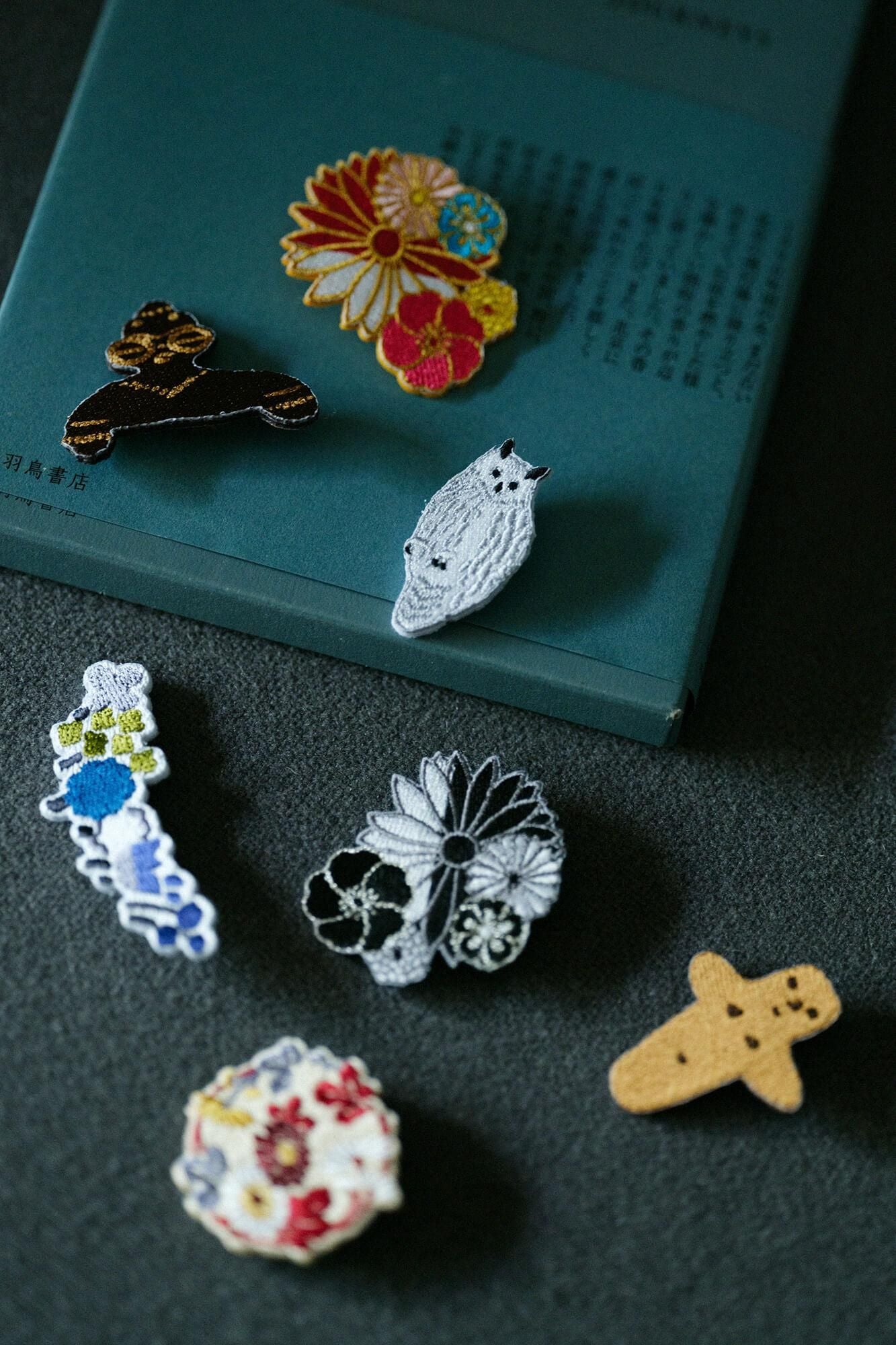 刺繍飾り（ししゅうかざり）／土偶（どぐう） 板状（ばんじょう）