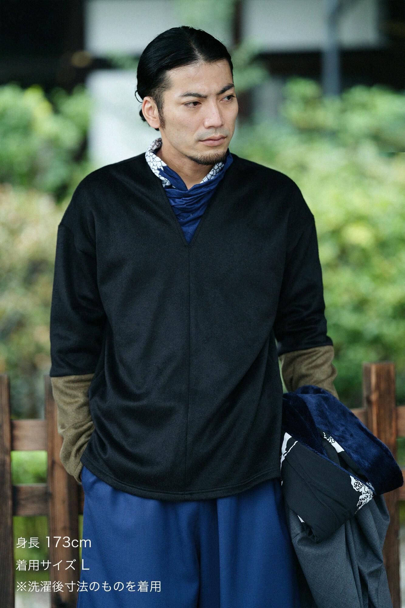 Dual-layered Fleece Knit Bi-color Sleeve V Neck Kantoui / Black × Brownish Green