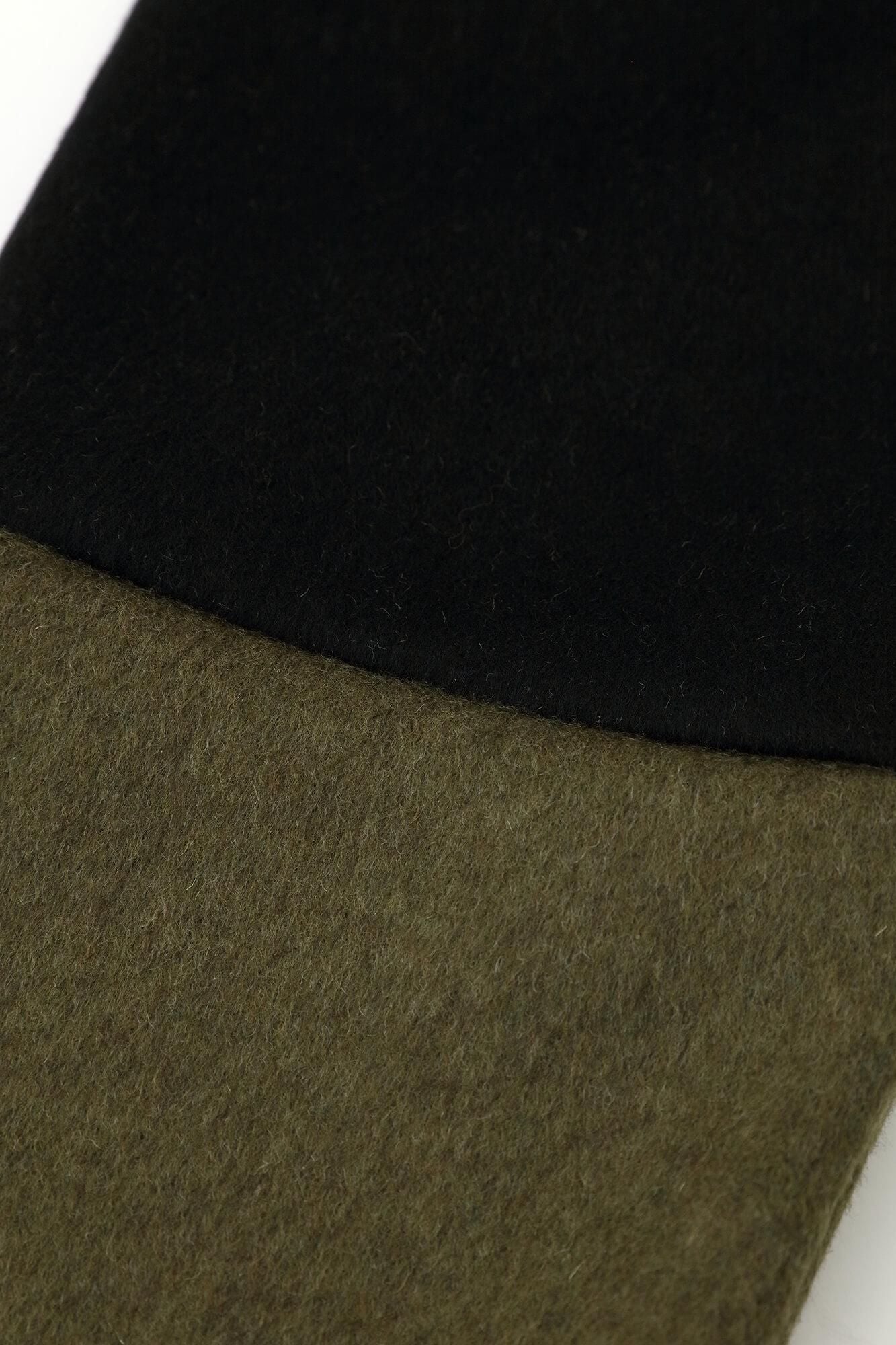 Dual-layered Fleece Knit Bi-color Sleeve V Neck Kantoui / Black × Brownish Green