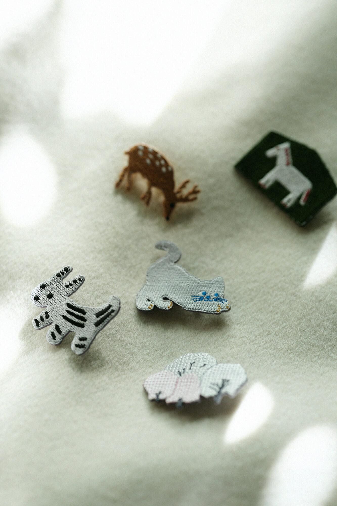 刺繡胸針／土偶 犬形