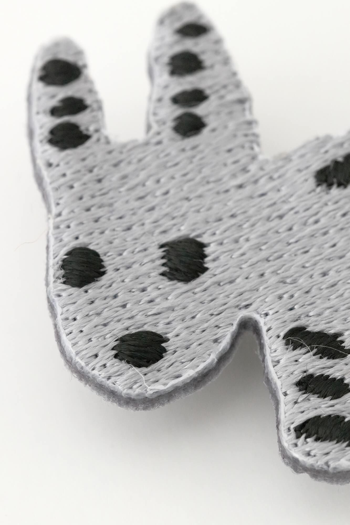 Embroidery Brooch / Clay Figure Dog-shaped