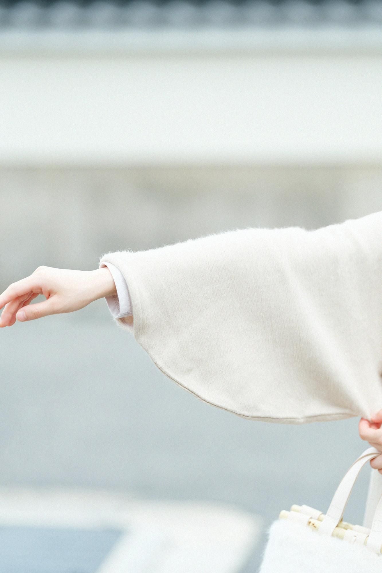 【net限定】舶来接結阿弥（はくらいせっけつあみ） ファー 薙刀伯爵羽織（なぎなたはくしゃくばおり）／白橡（しろつるばみ）