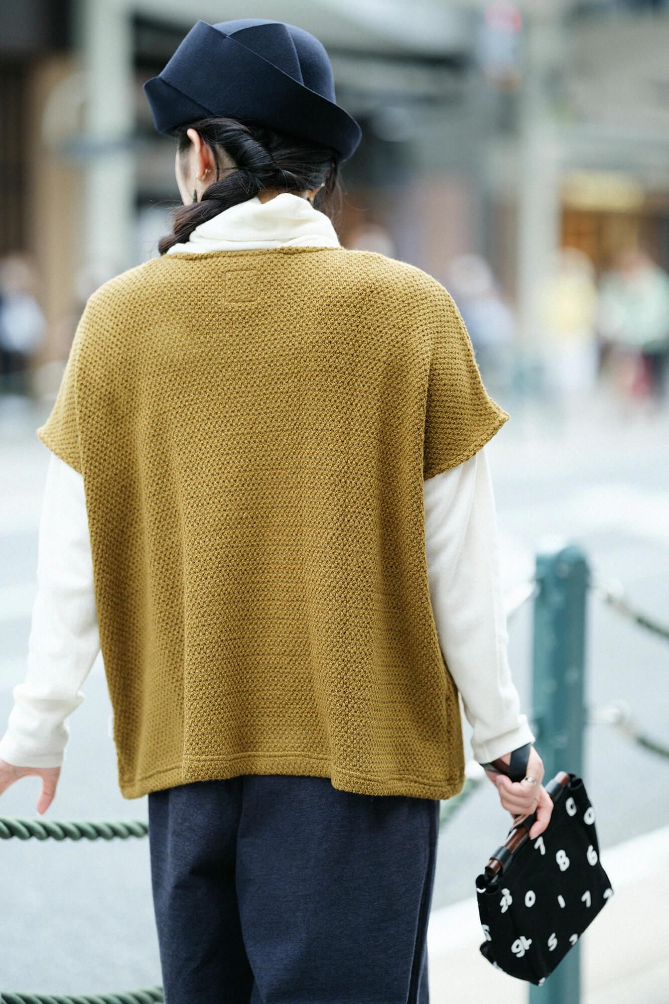 針織 方形上衣 肩線／棕綠色