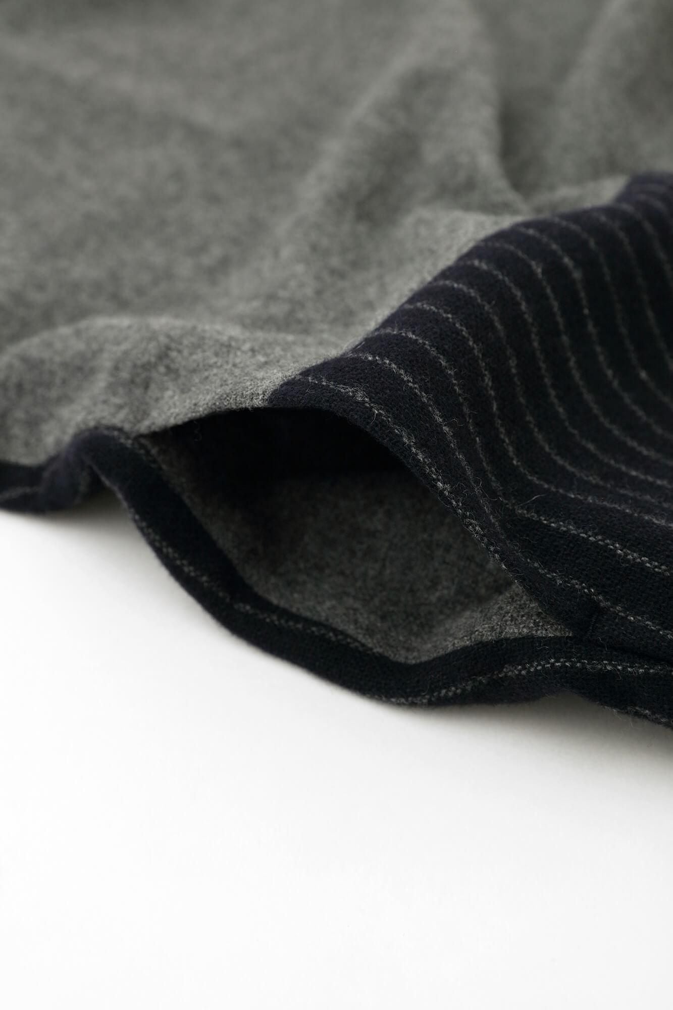 梳毛 梯形上衣 雙色／深灰色×暗藍色條紋