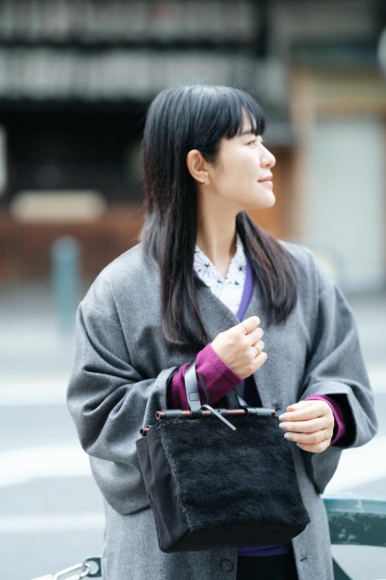 人造皮毛道行小筥 染竹 竹柄手提包／黑色3