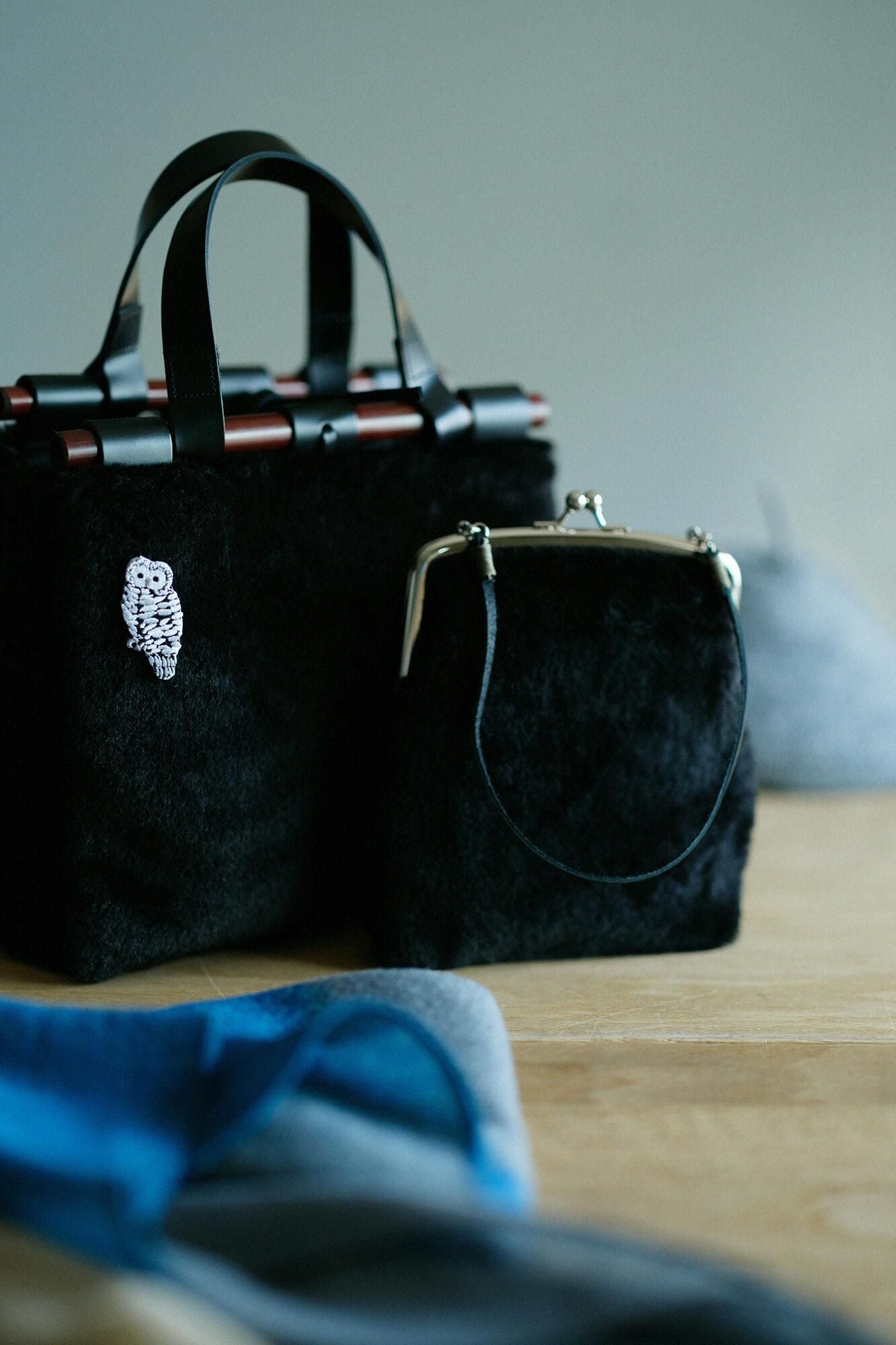 人造皮毛道行小筥 染竹 竹柄手提包／黑色3