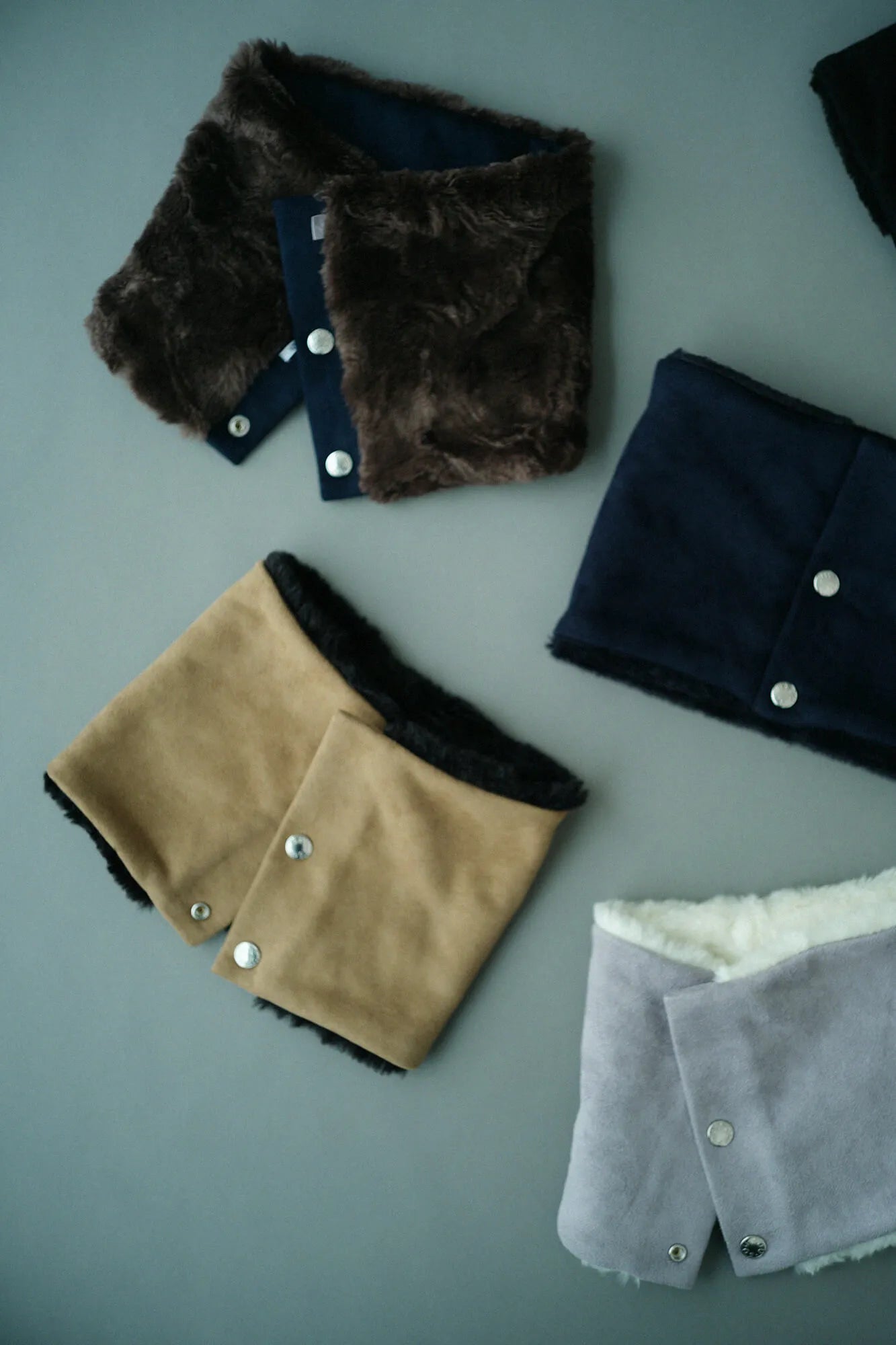 【預購】人造毛皮 雙面用短圍巾／暗藍色×棕色（※預計於12月9日左右發貨）