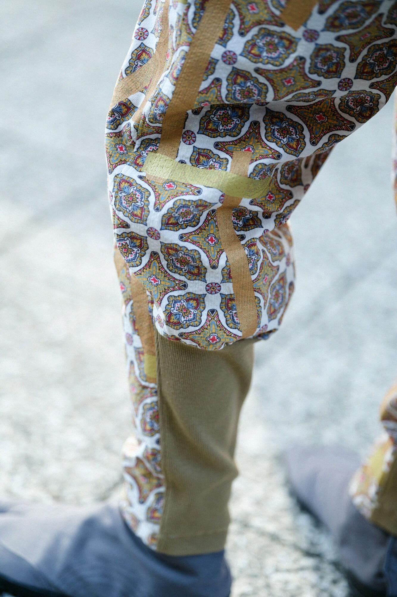 Kohlehimmel Fremdes Muster (Hakuraimonyo) Schneiden (Tattsuke) Enyuu-Kleidung / Tobi (Drachen) Elfenbeinfarbe (Elefantenfarbe)